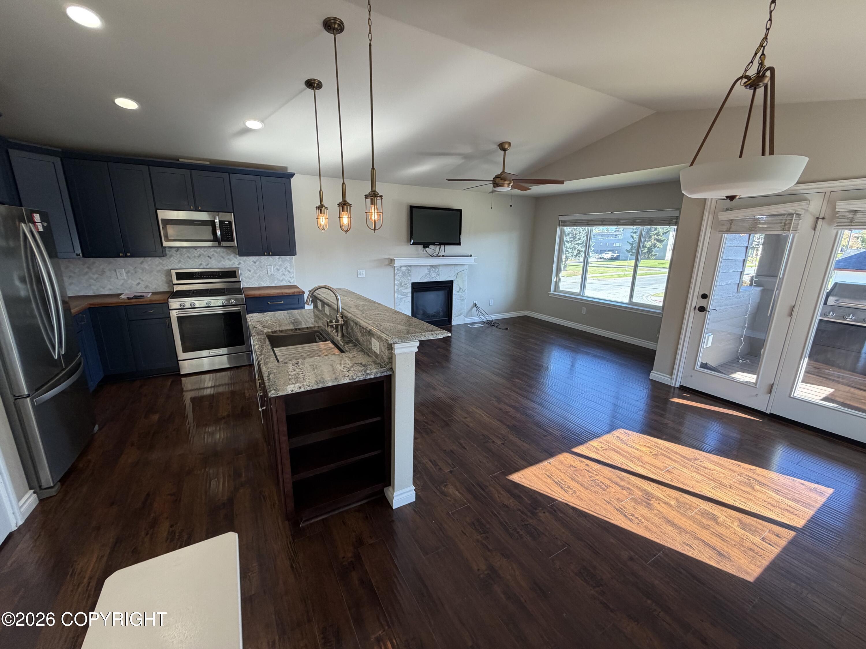 1006 Northpointe Bluff Drive Property Photo 12