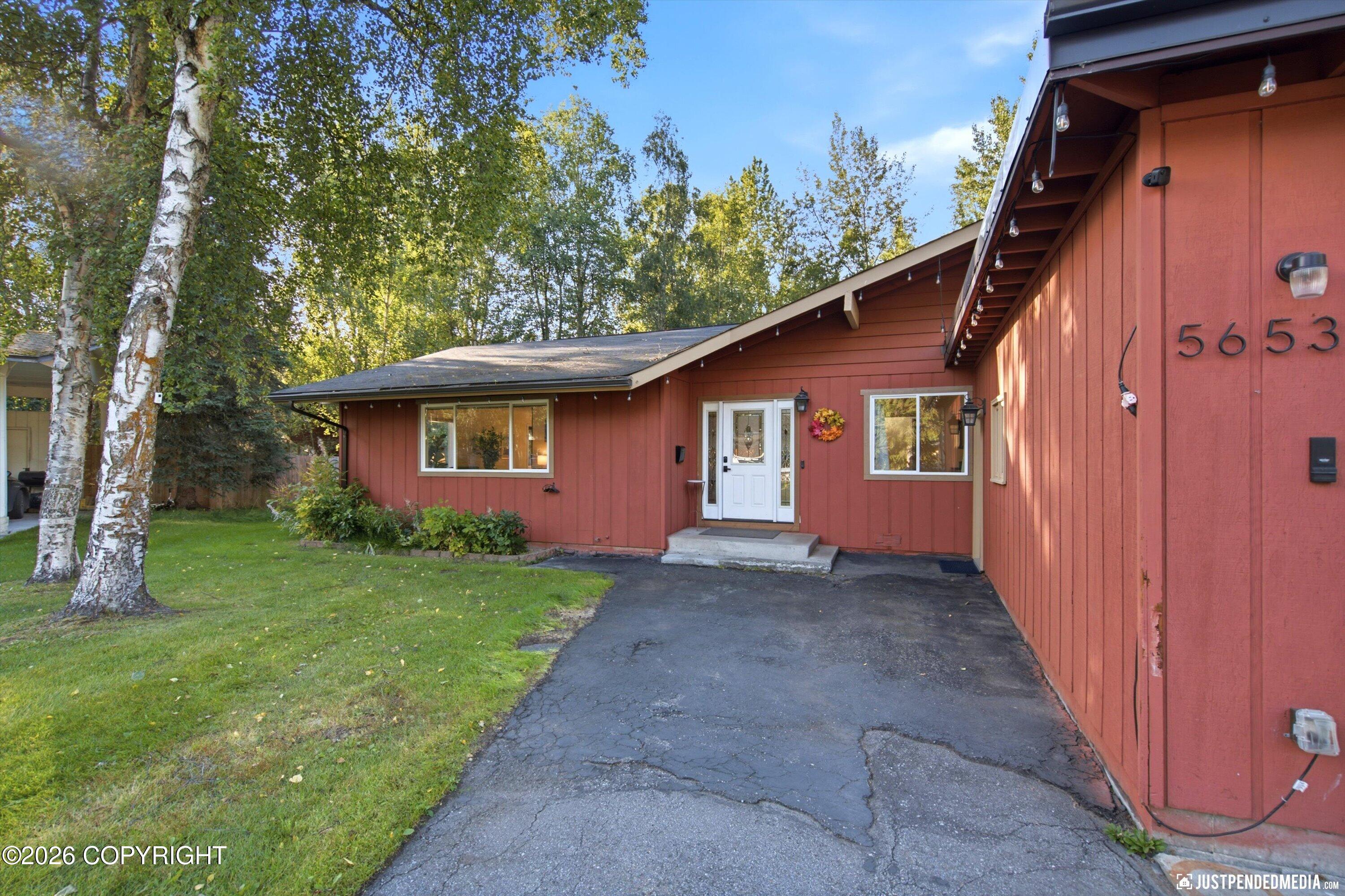 5653 Renee Circle Property Photo 3