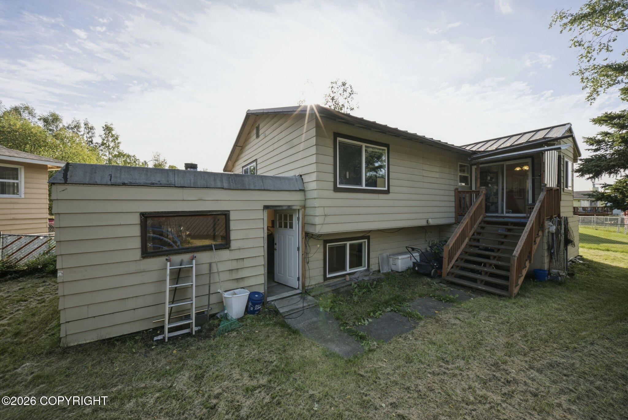 521 E 46th Property Photo 2