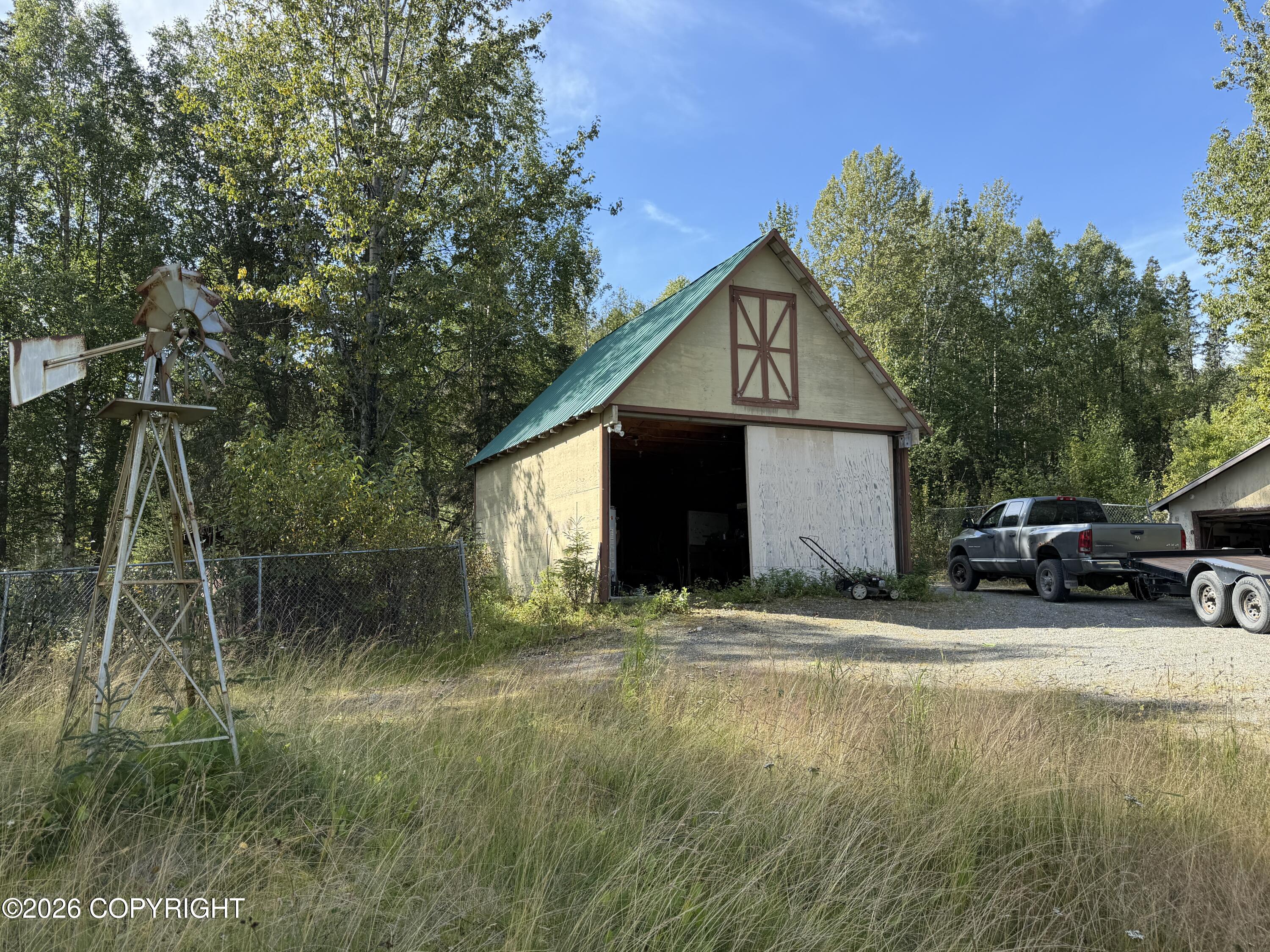 52077 Pipeline Road Property Photo 4