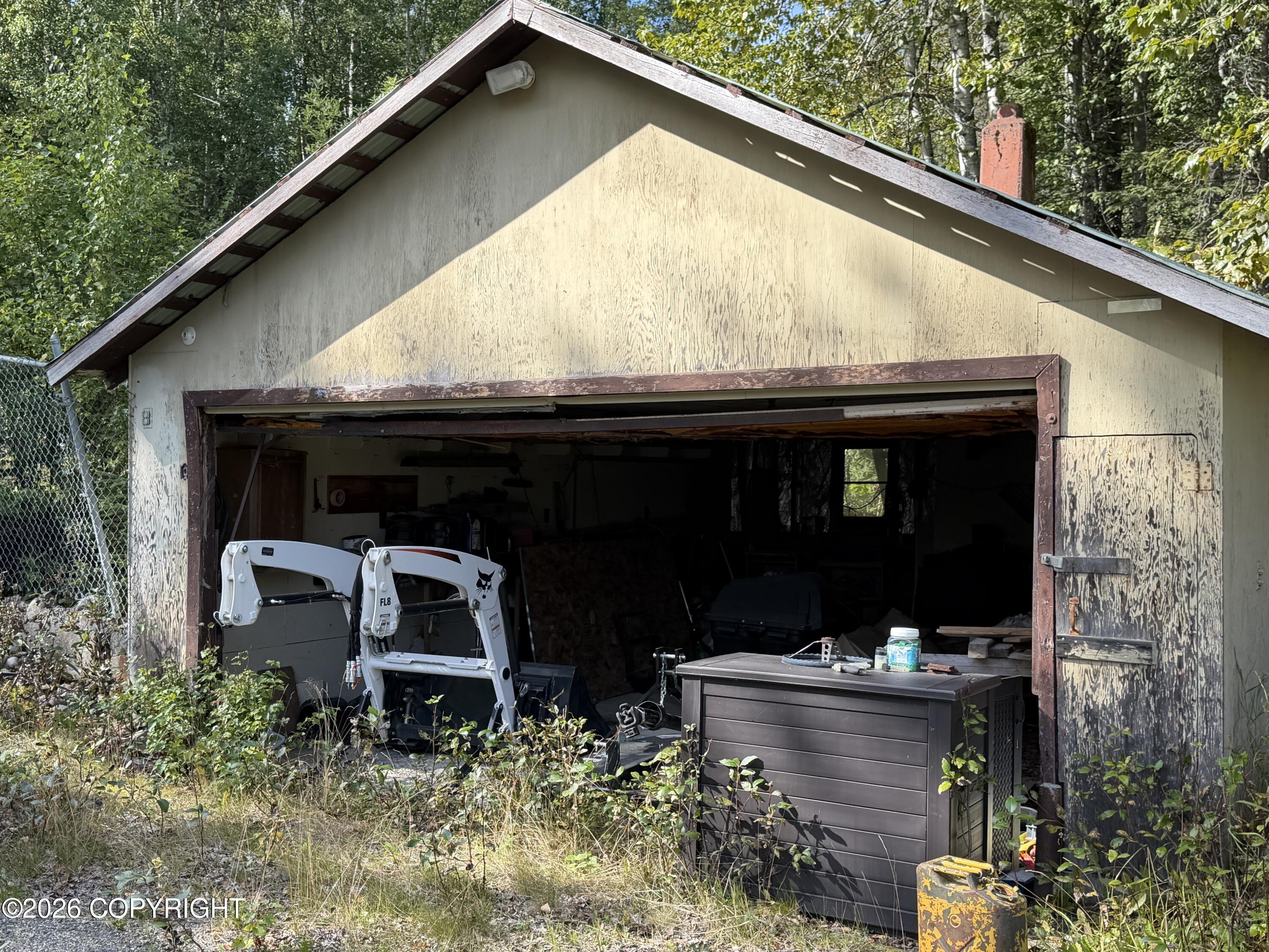 52077 Pipeline Road Property Photo 5