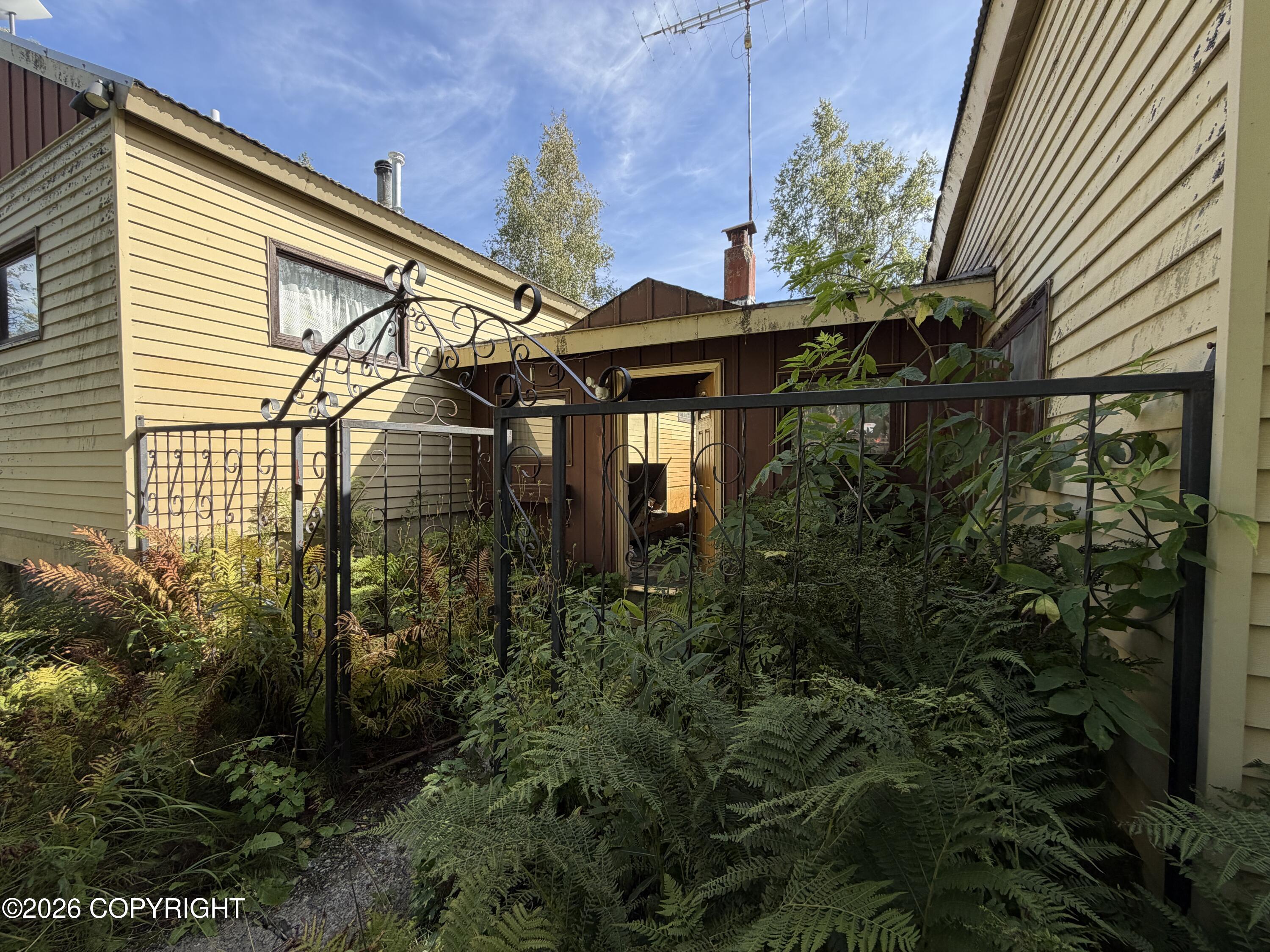 52077 Pipeline Road Property Photo 6