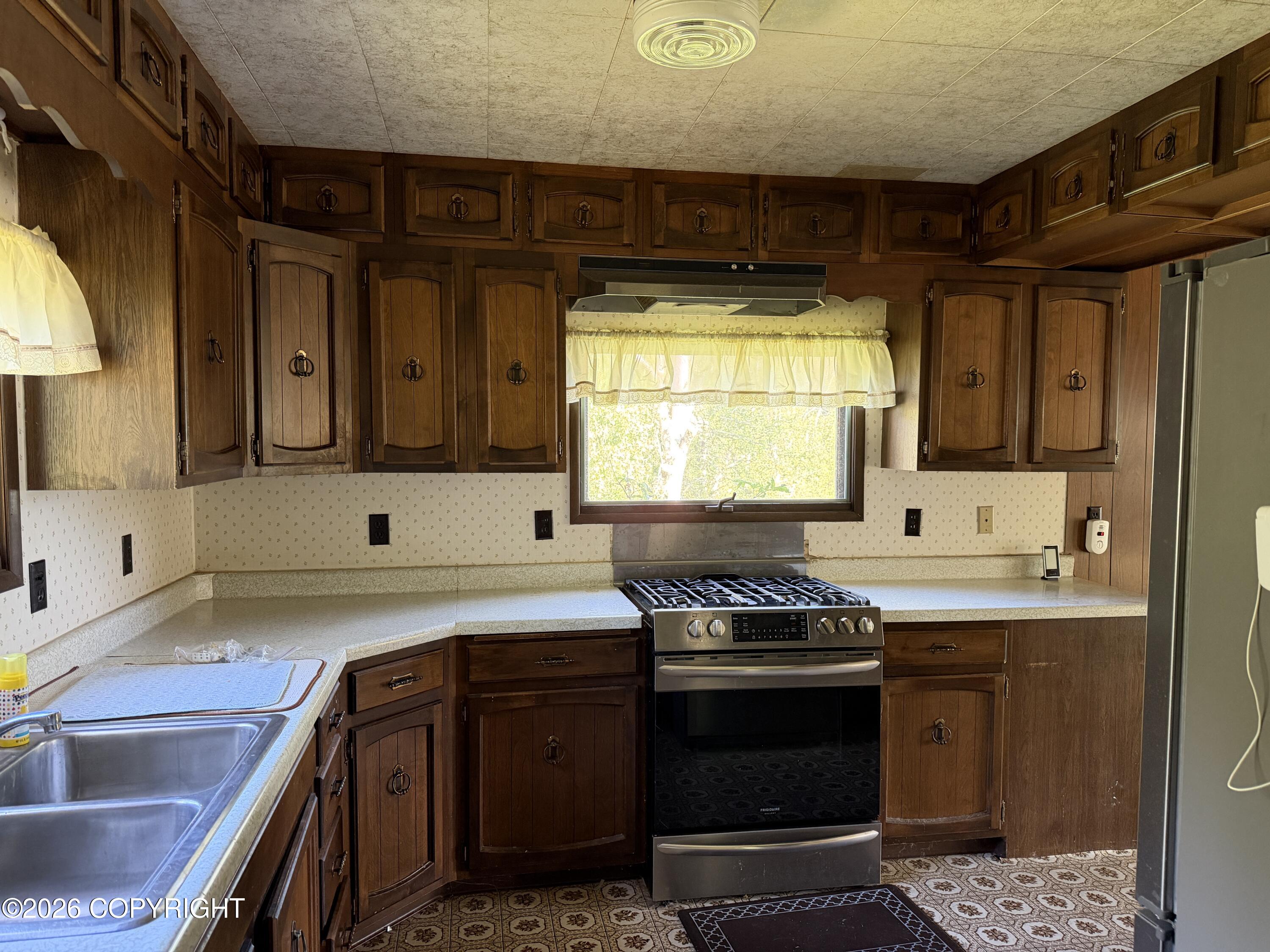 52077 Pipeline Road Property Photo 9