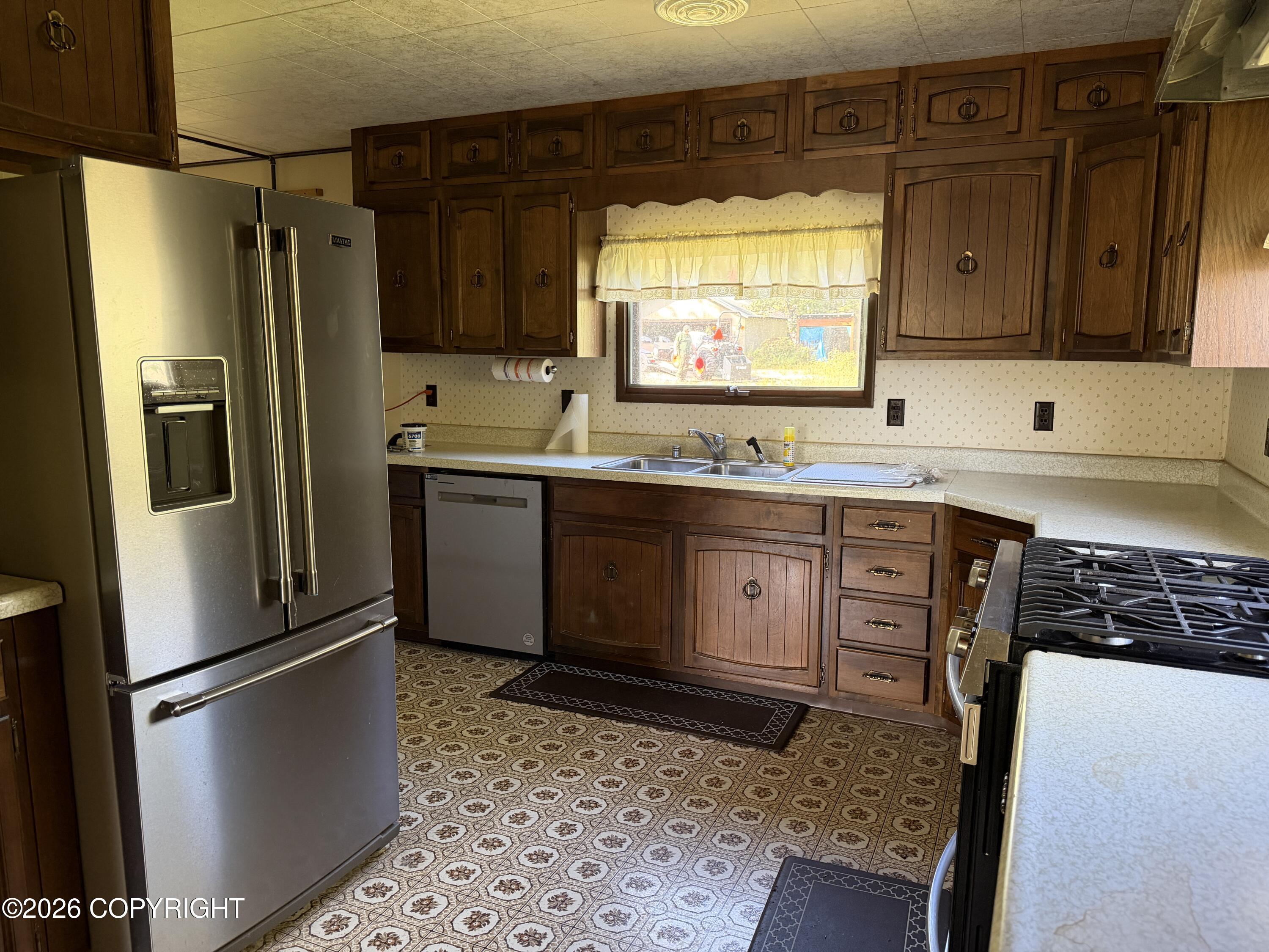 52077 Pipeline Road Property Photo 10