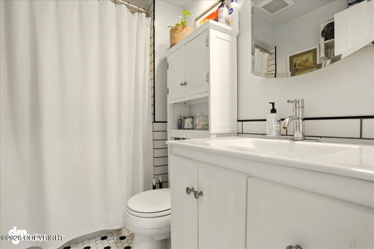 1817 Alyeska Highway #2a Property Photo 10