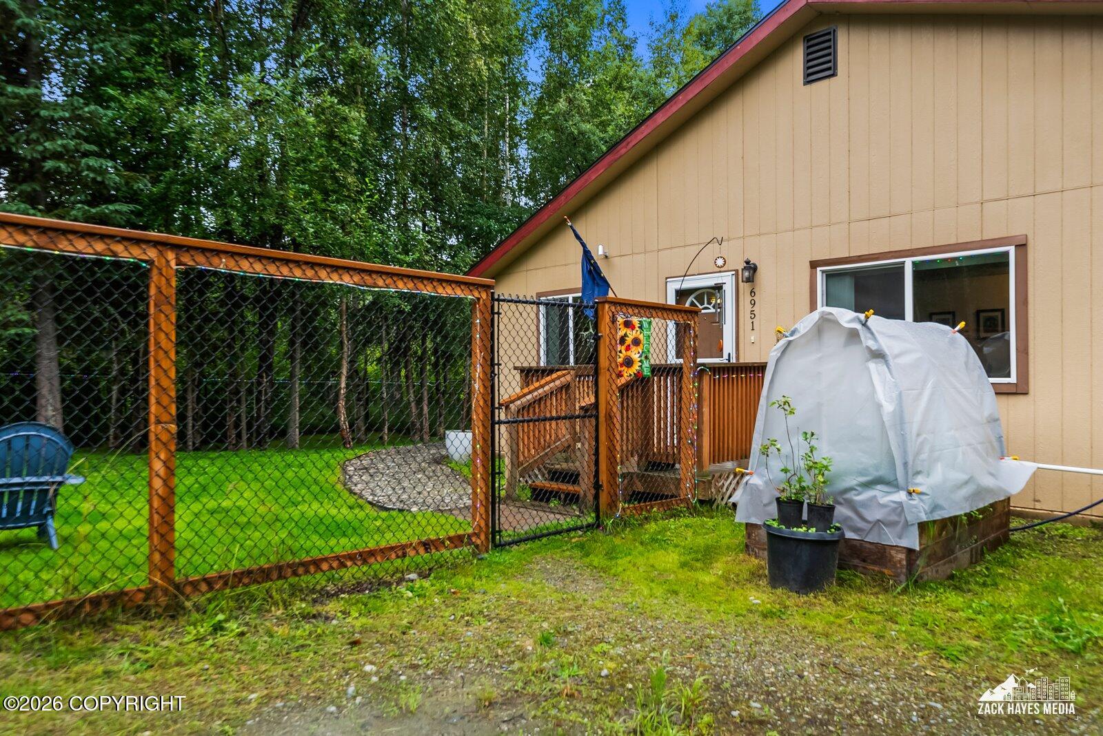 6951 W Captain Hook Drive Property Photo 4