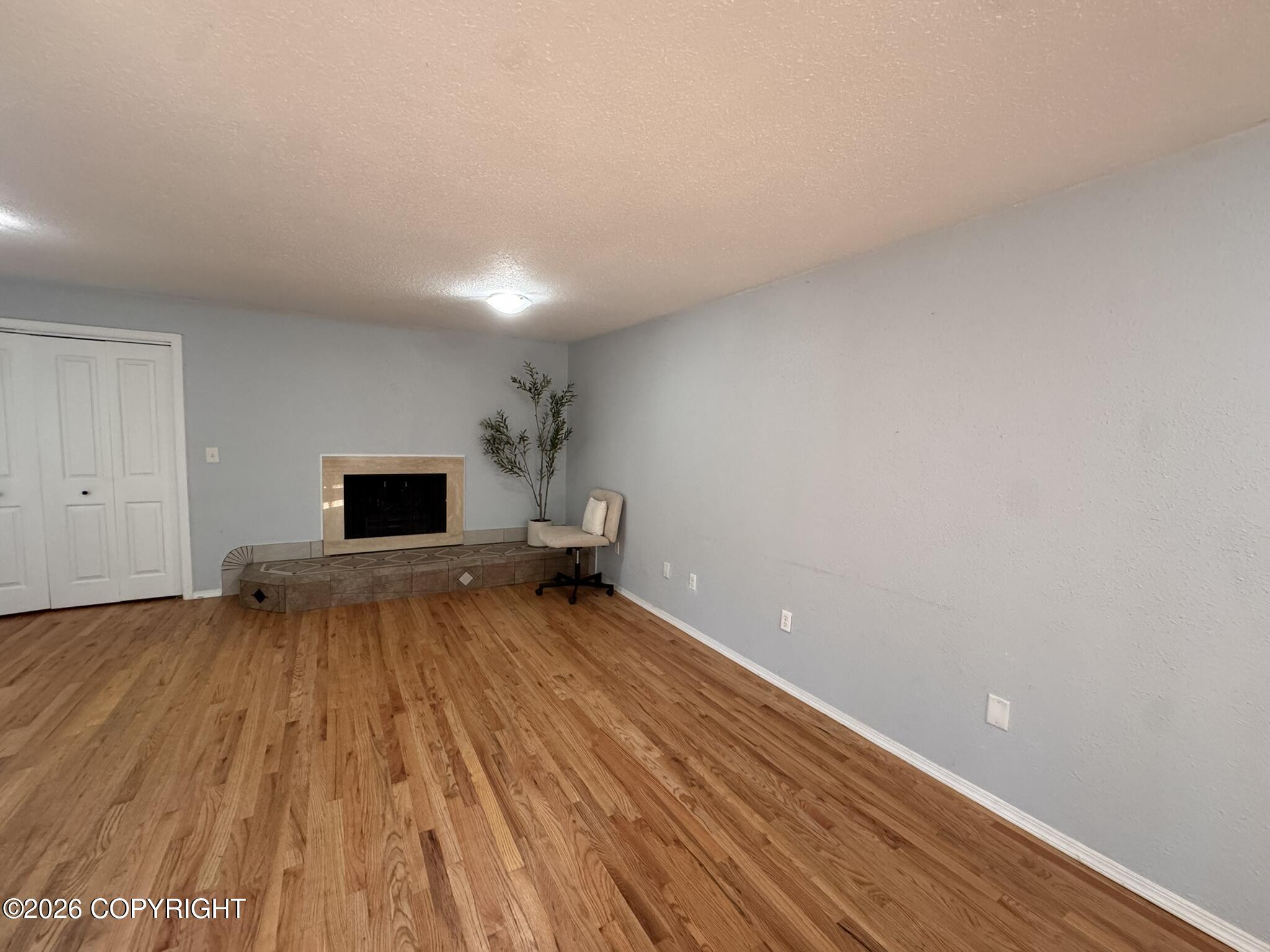 1112 Salmon Row Property Photo 4