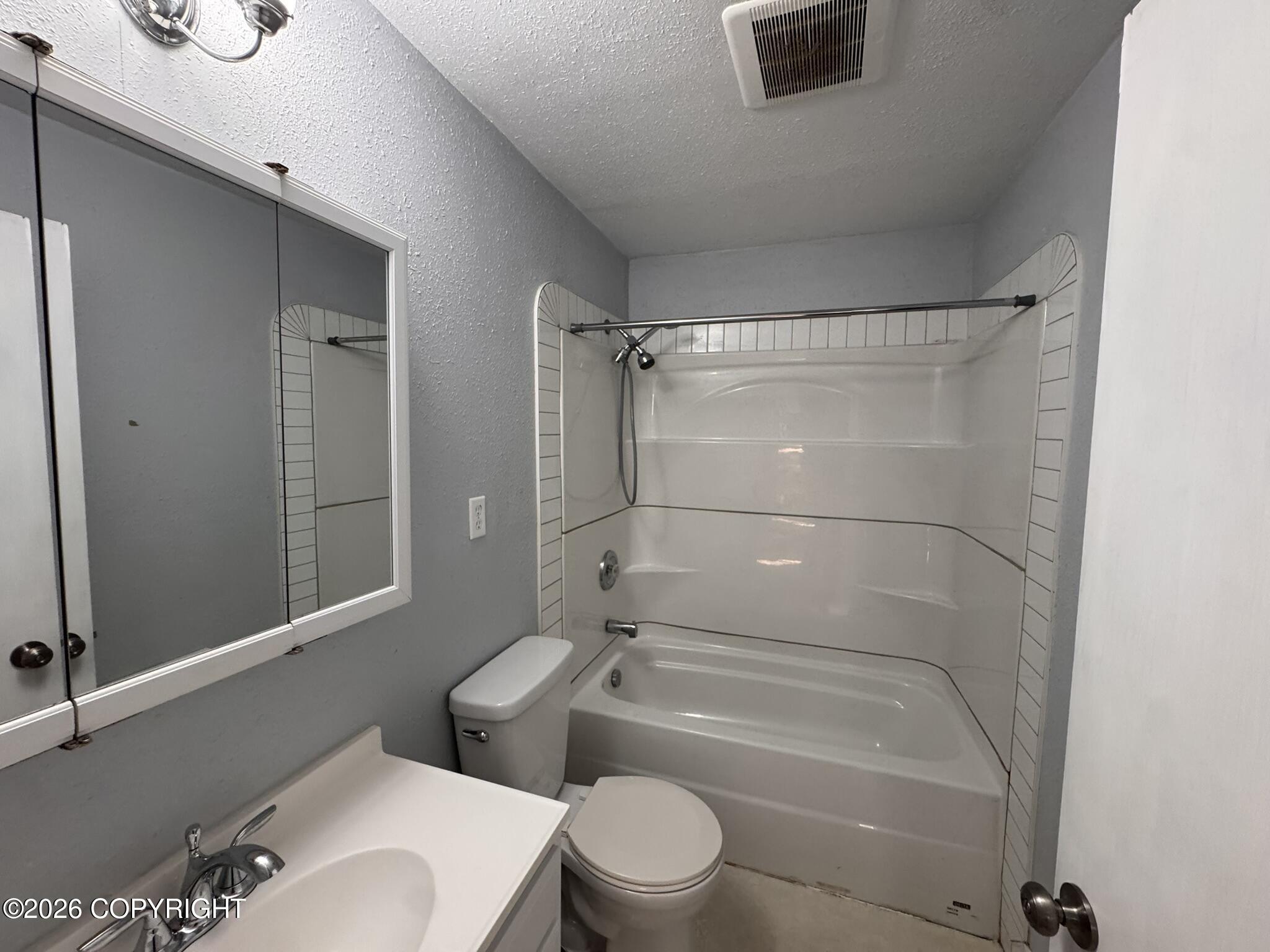 1112 Salmon Row Property Photo 9