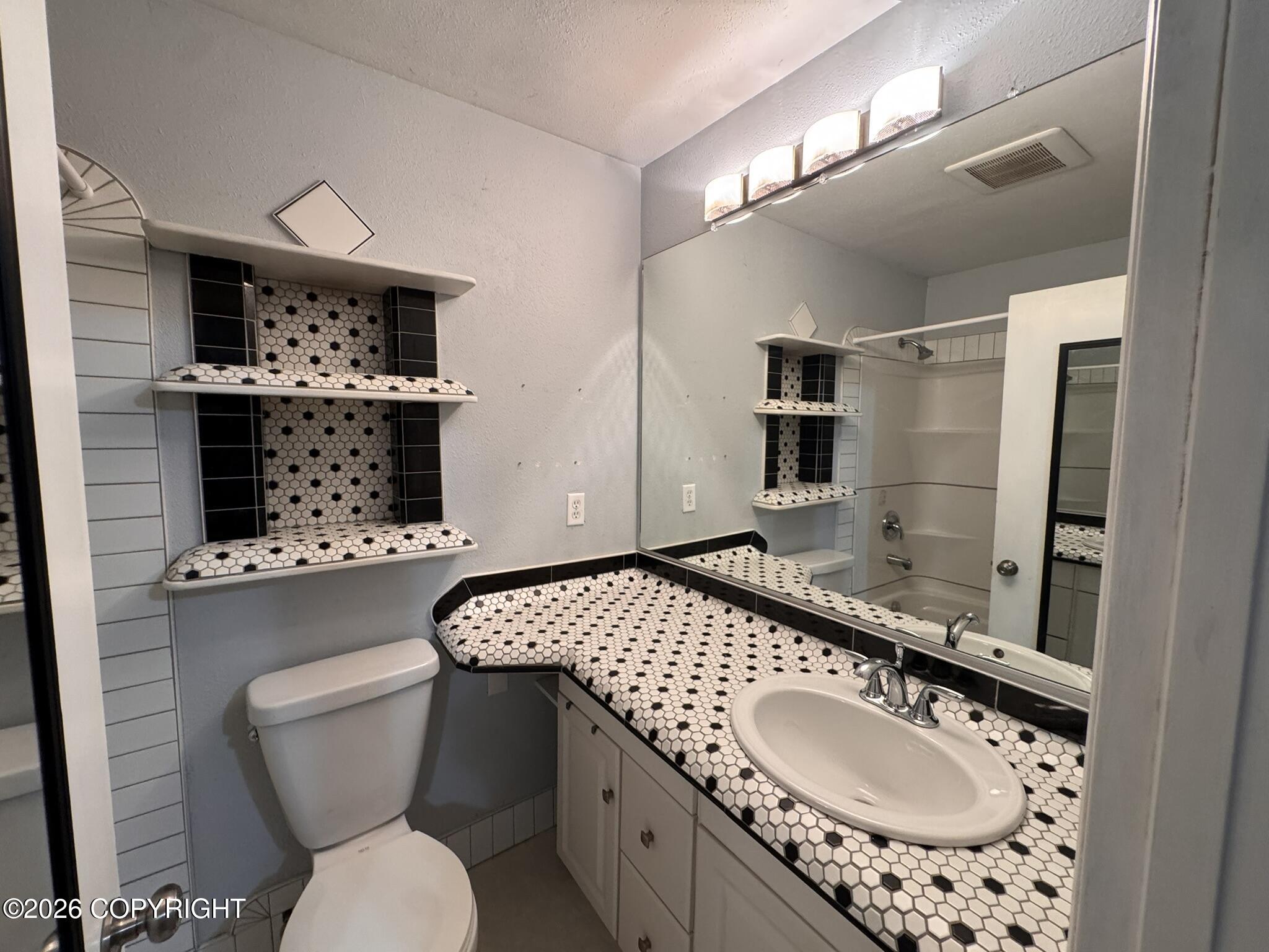 1112 Salmon Row Property Photo 11