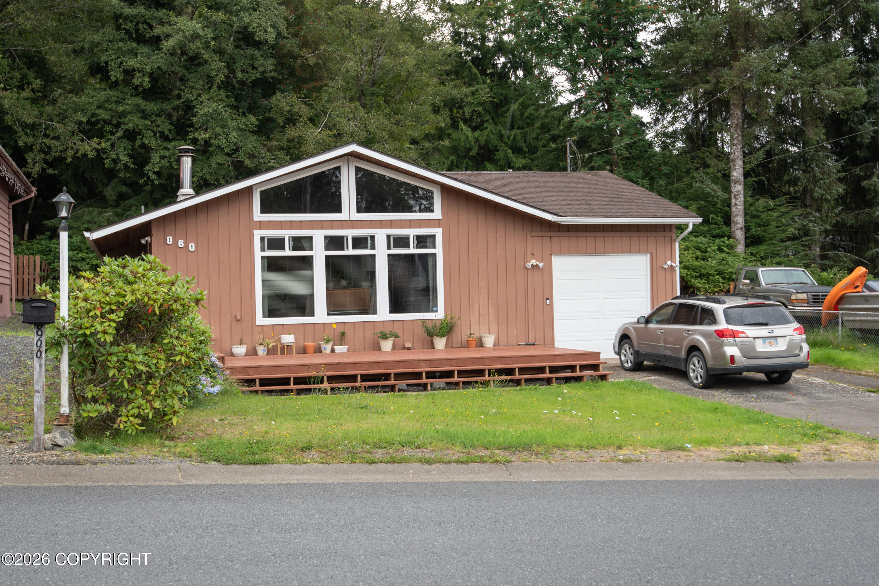 860 Monroe Street Property Photo 2