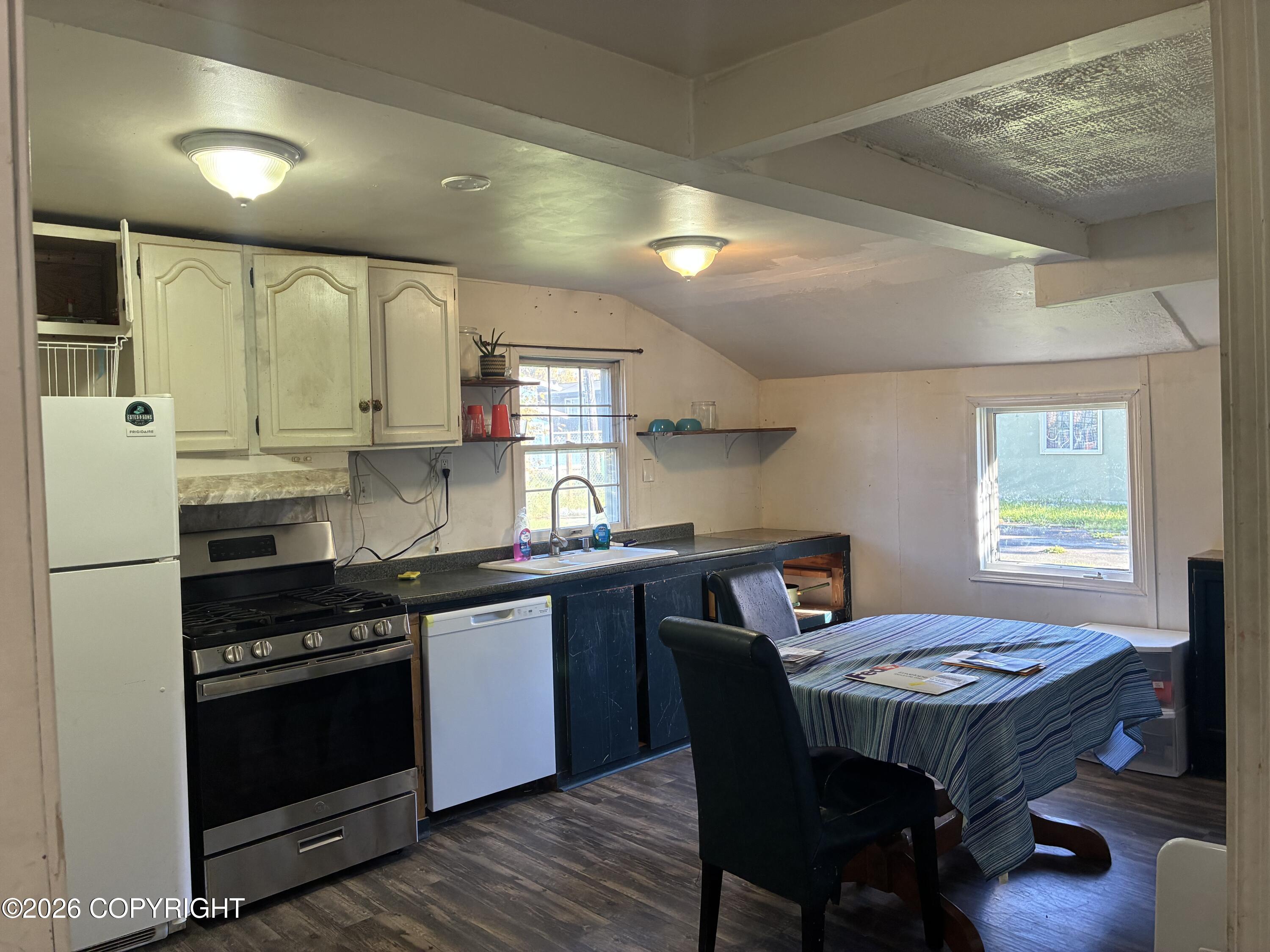 1211 E 11th Avenue Property Photo 6