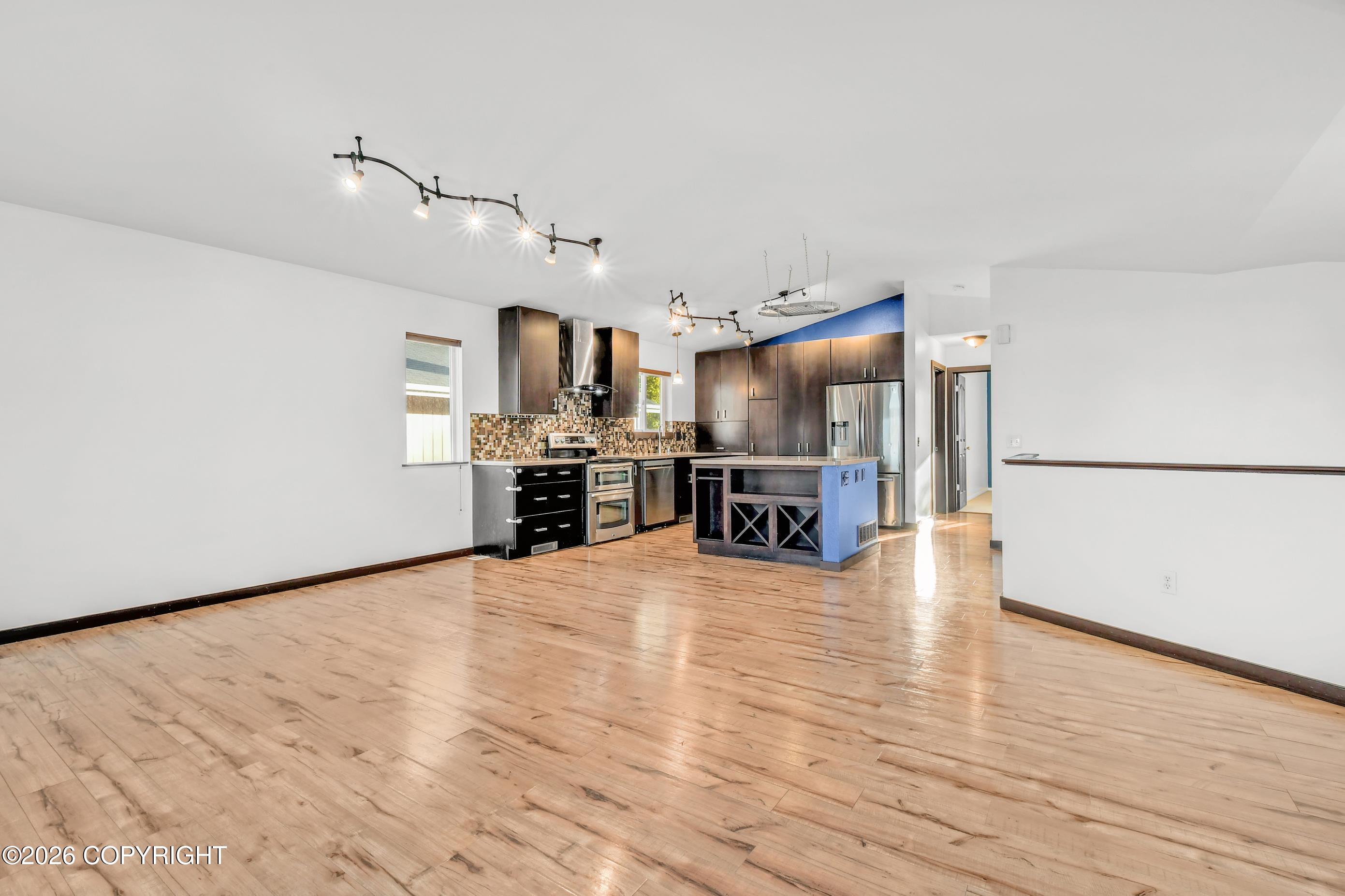 10207 Ridge Park Drive Property Photo 8