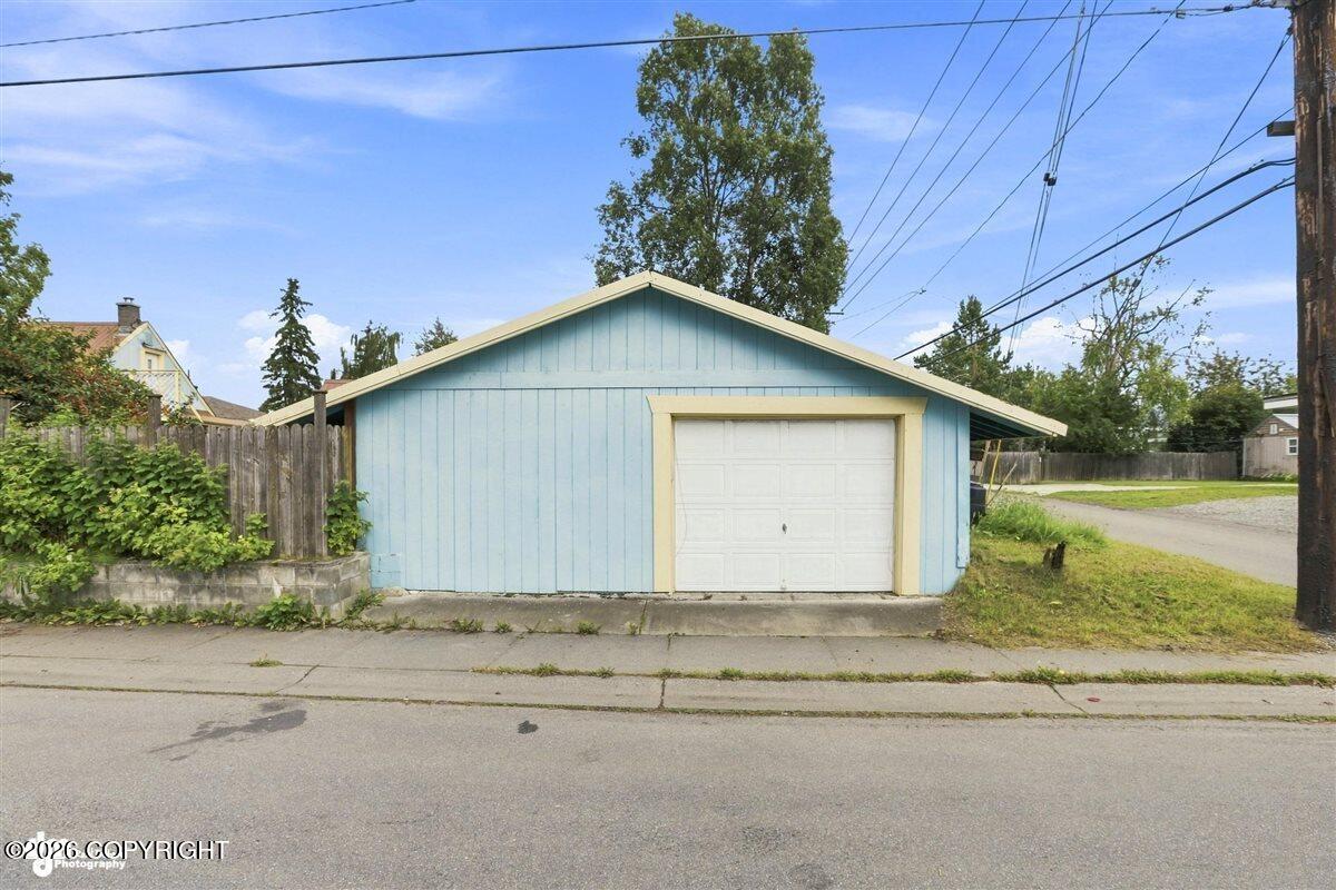 1000 E 10th Avenue Property Photo 2
