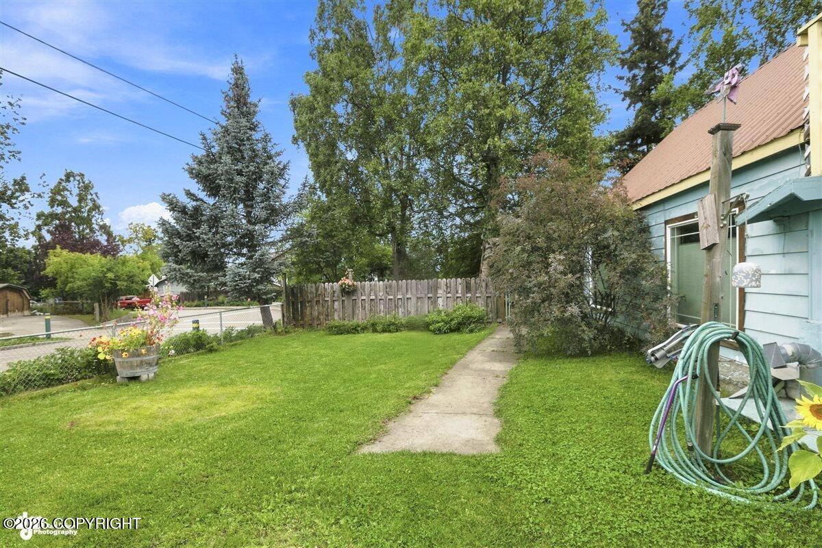 1000 E 10th Avenue Property Photo 5