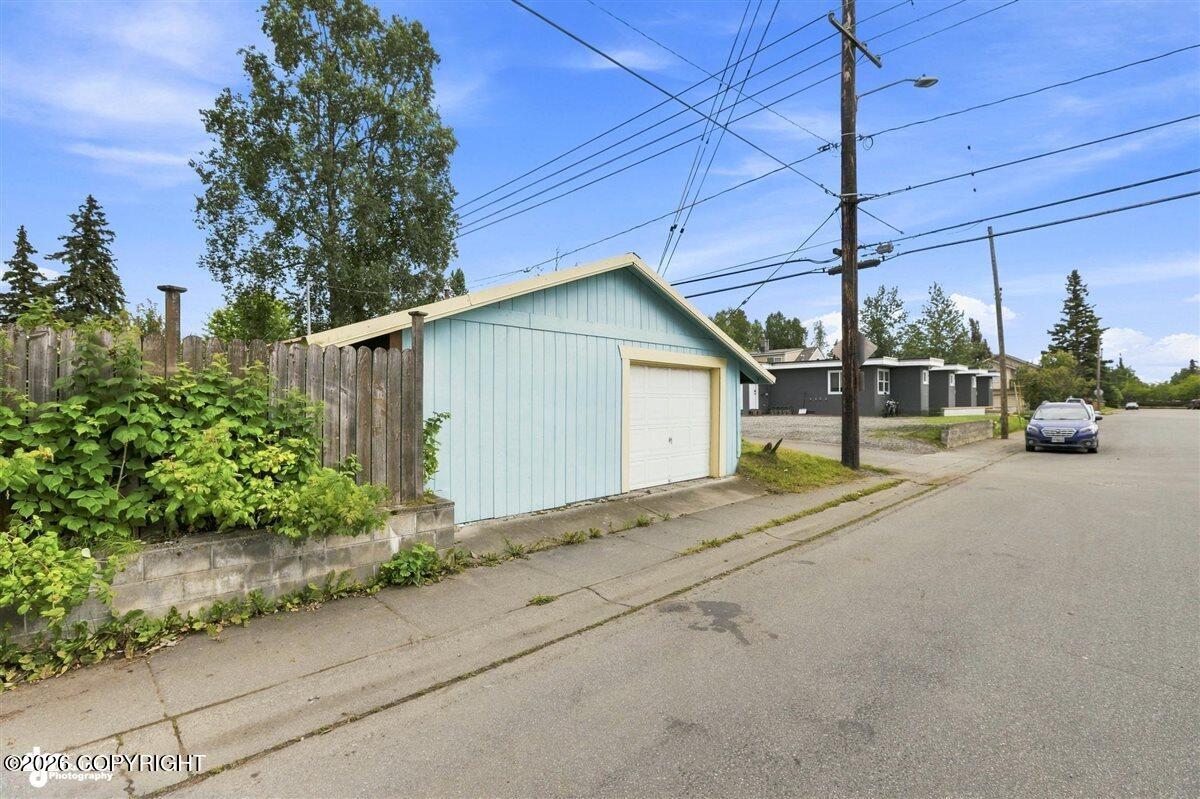 1000 E 10th Avenue Property Photo 20