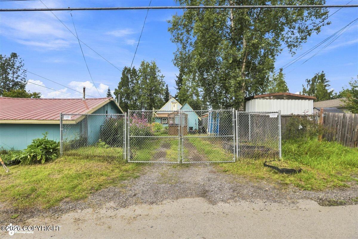 1000 E 10th Avenue Property Photo 23