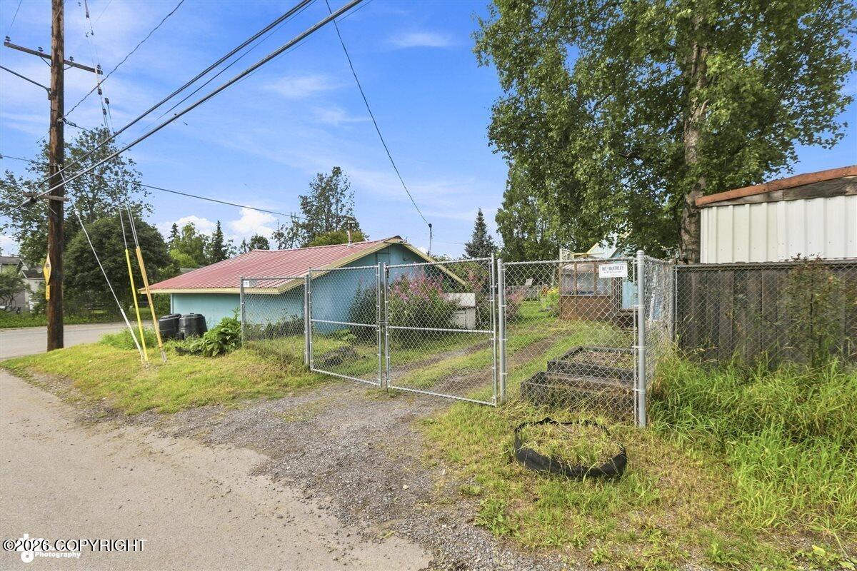 1000 E 10th Avenue Property Photo 24