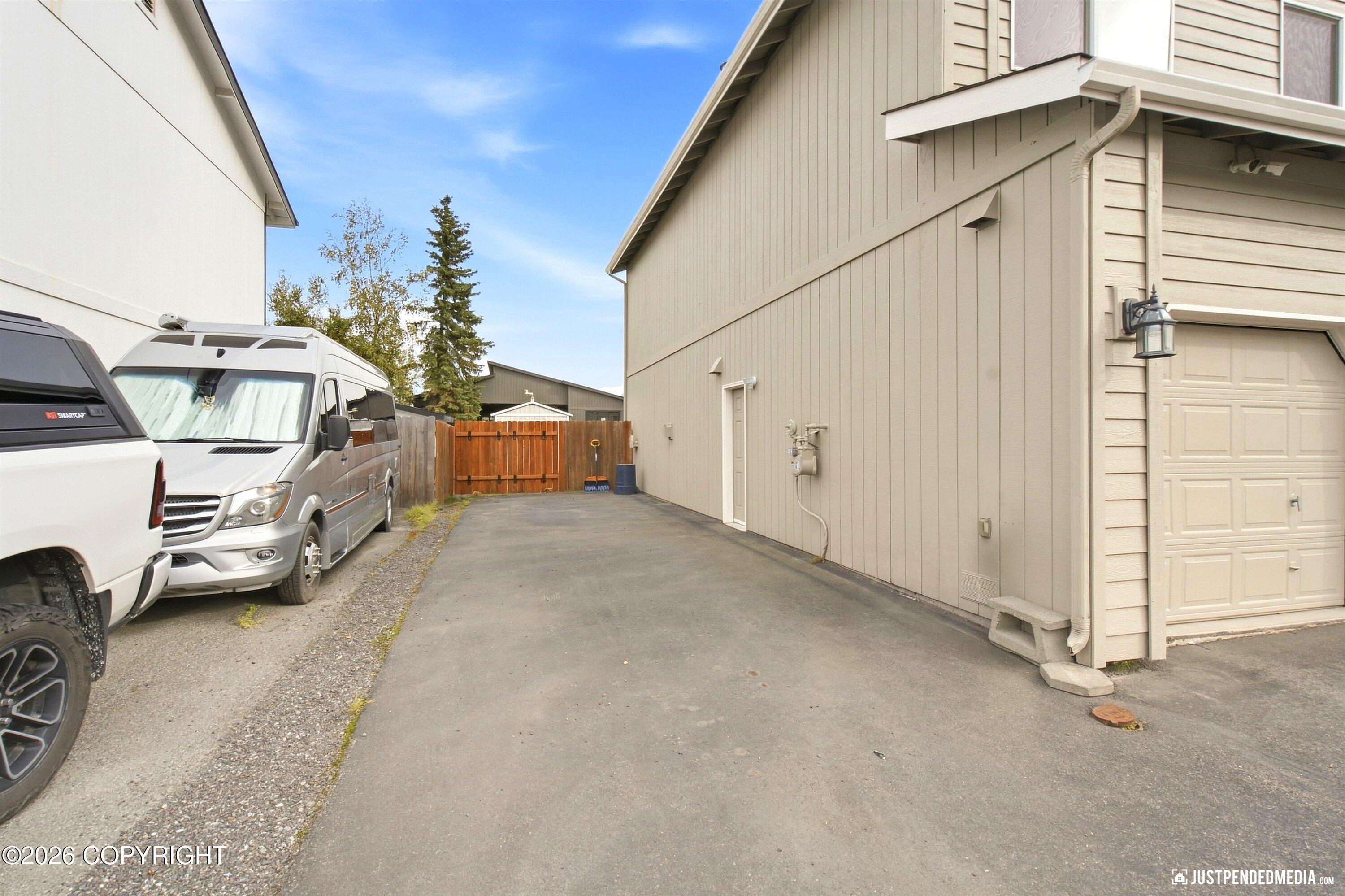 9925 Poseidon Drive Property Photo 4