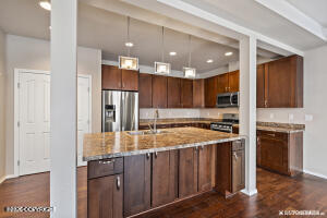 1007 Northpointe Bluff Drive Property Photo 4