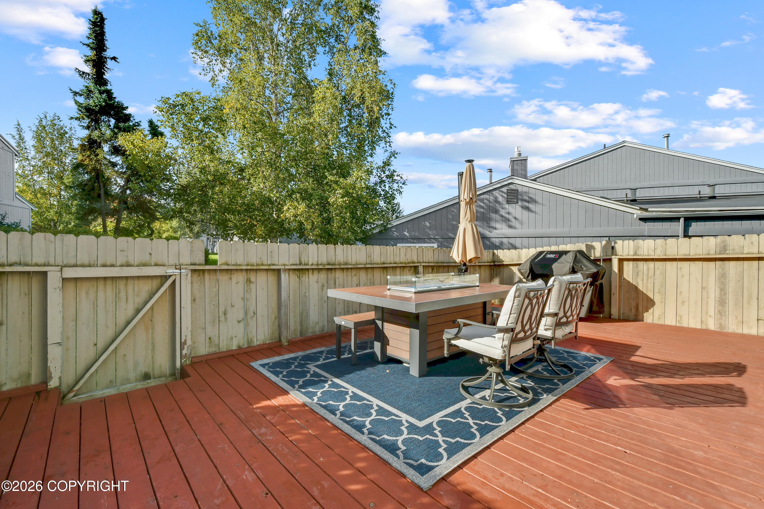 1734 Eastridge Drive Property Photo 2
