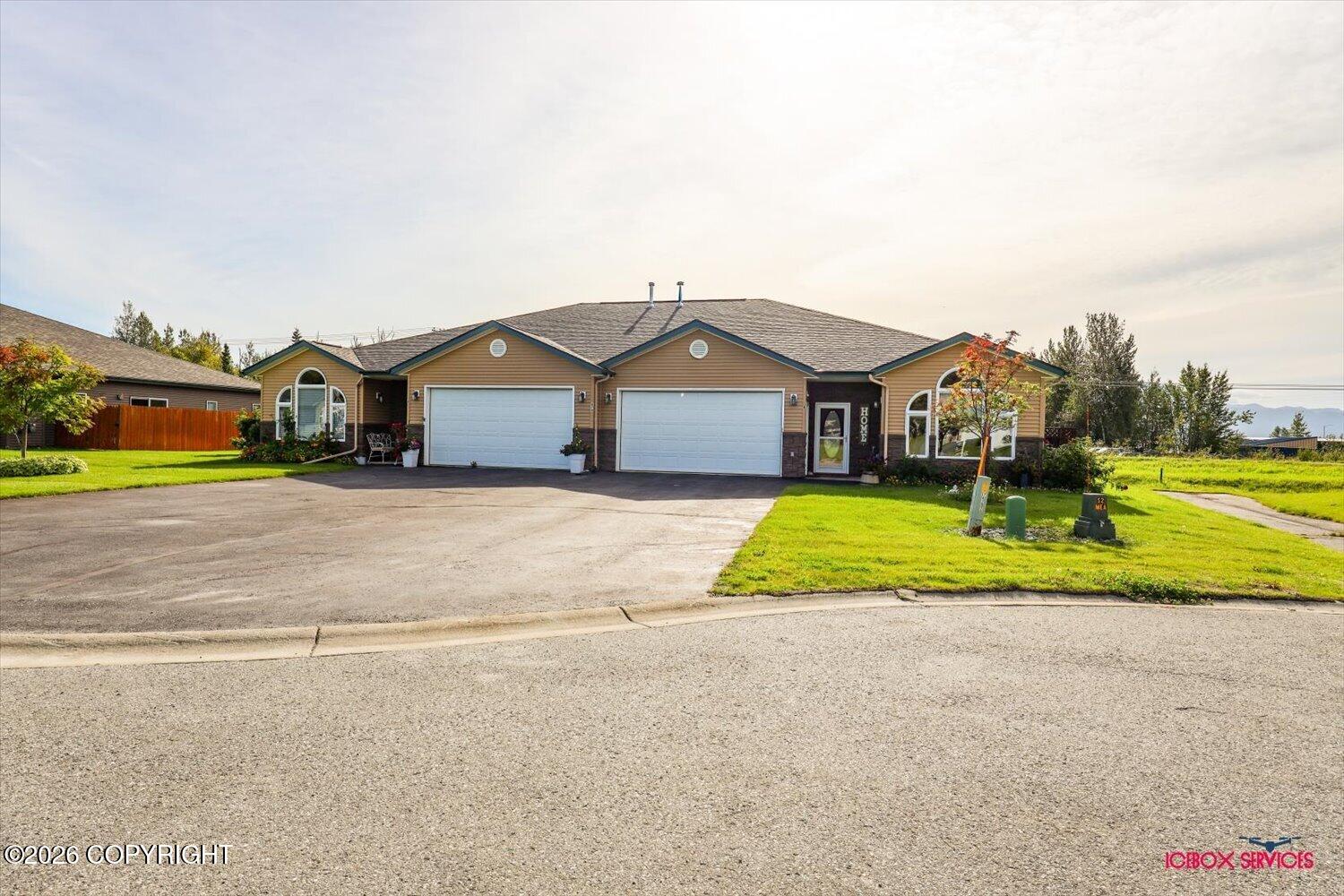 670 E Primrose Circle #B Property Photo 1