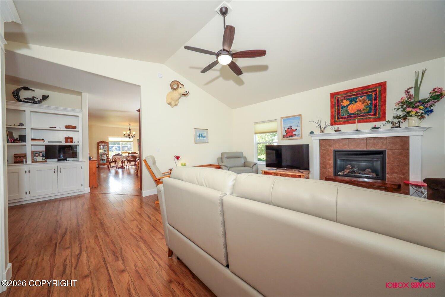 670 E Primrose Circle #b Property Photo 6