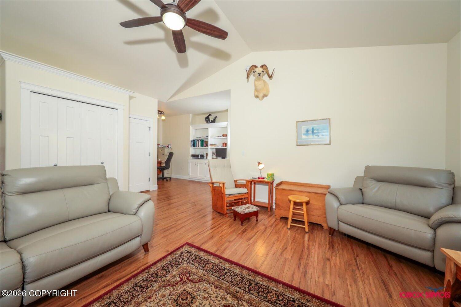 670 E Primrose Circle #b Property Photo 8