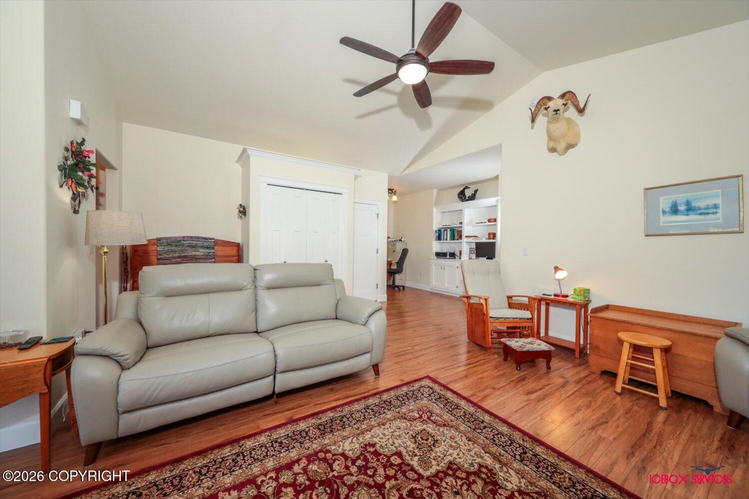 670 E Primrose Circle #b Property Photo 9