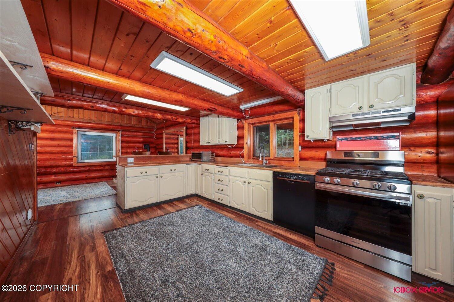 187 Chalcopyrite Court Property Photo 7