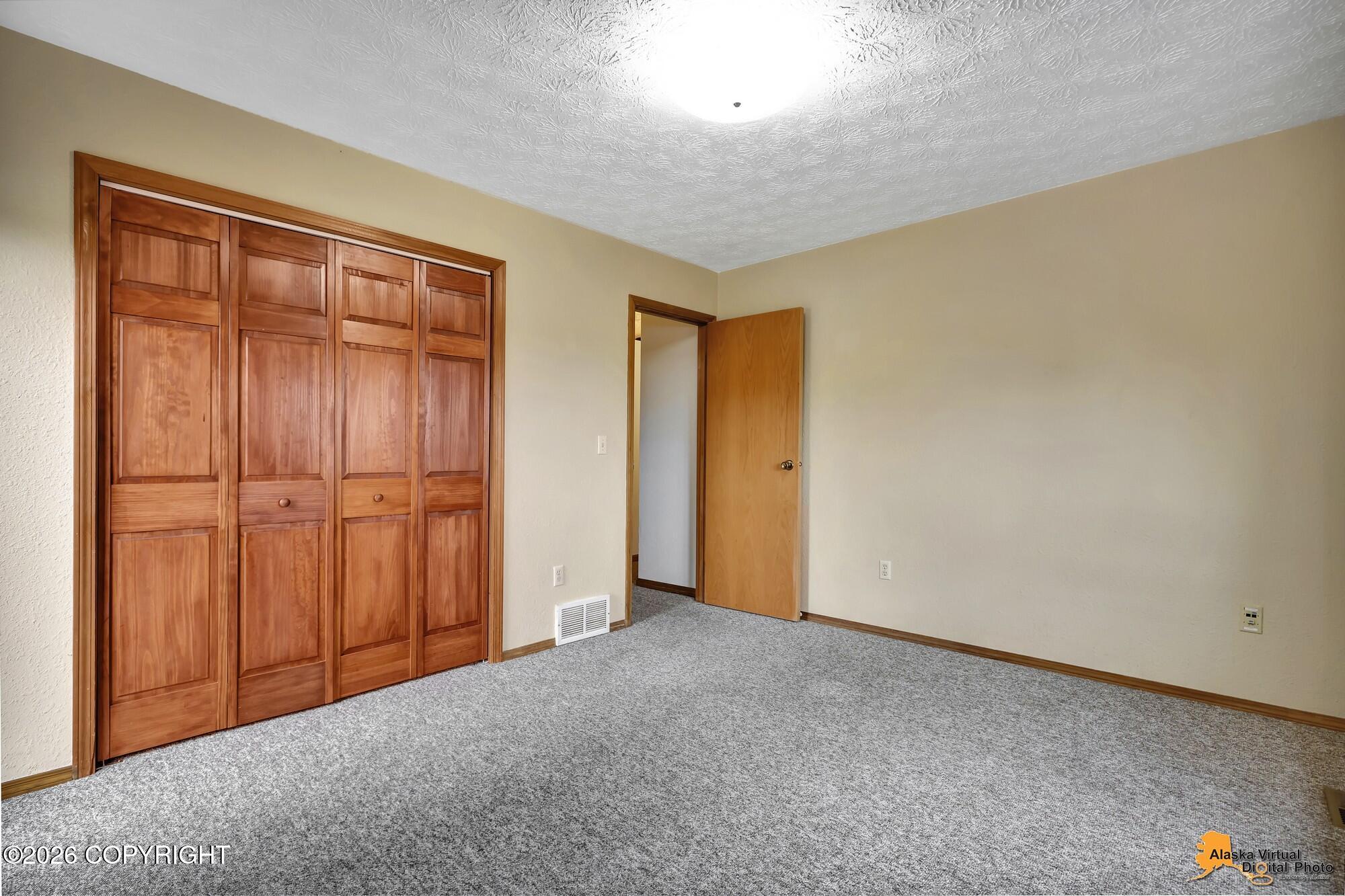 22314 Woodcliff Court Property Photo 27