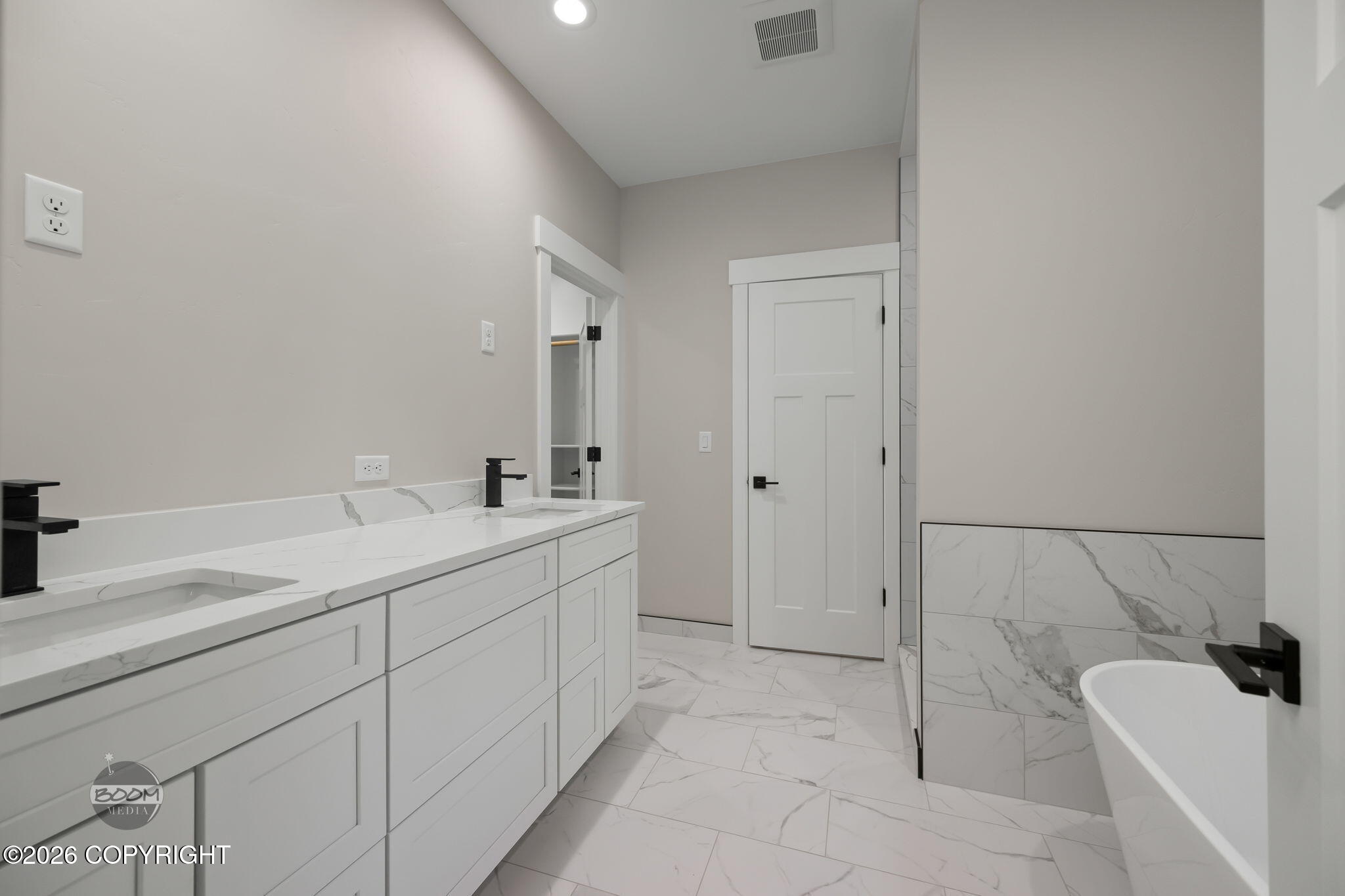 5837 S Gates Street Property Photo 37