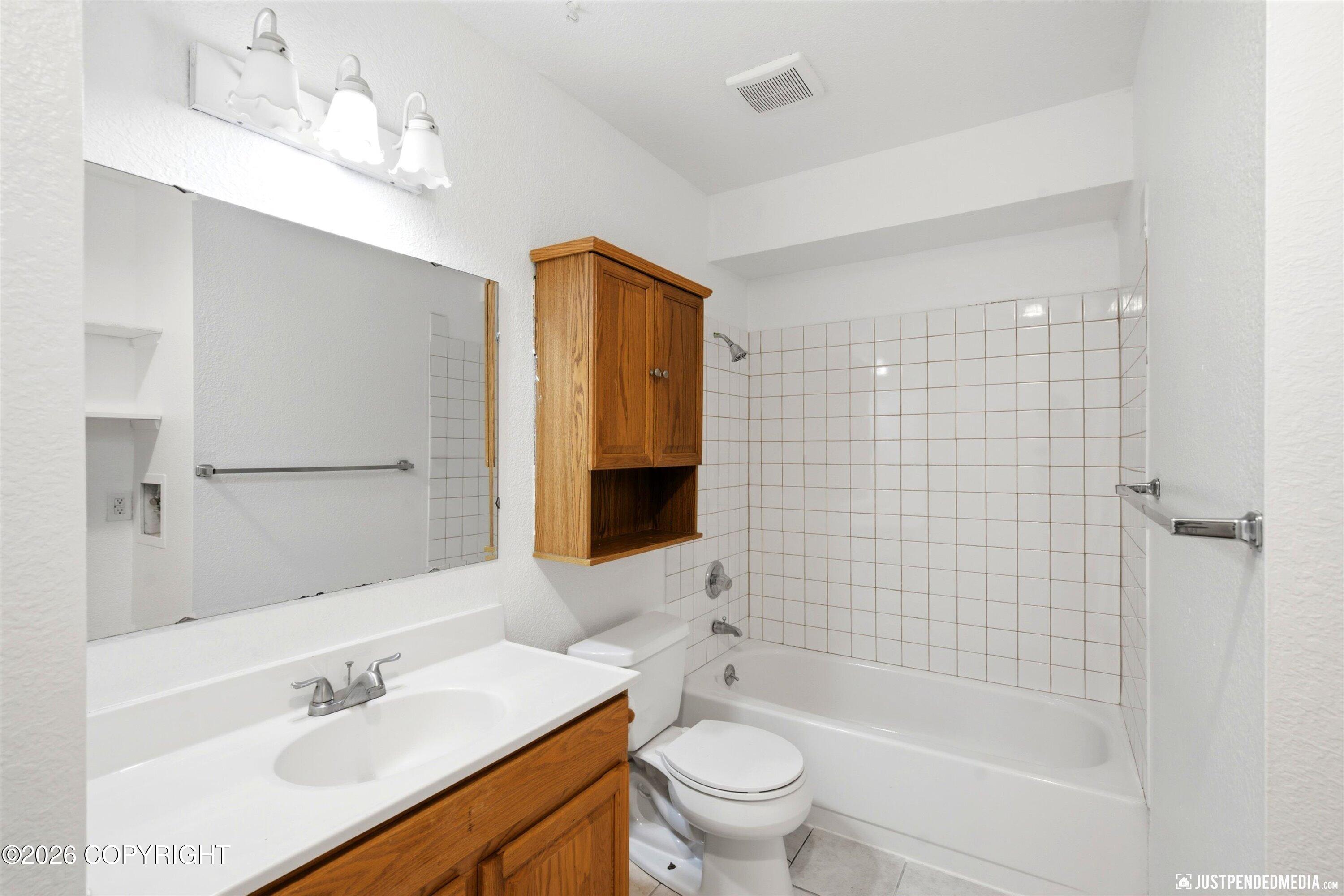 1130 W 71st Court Property Photo 6