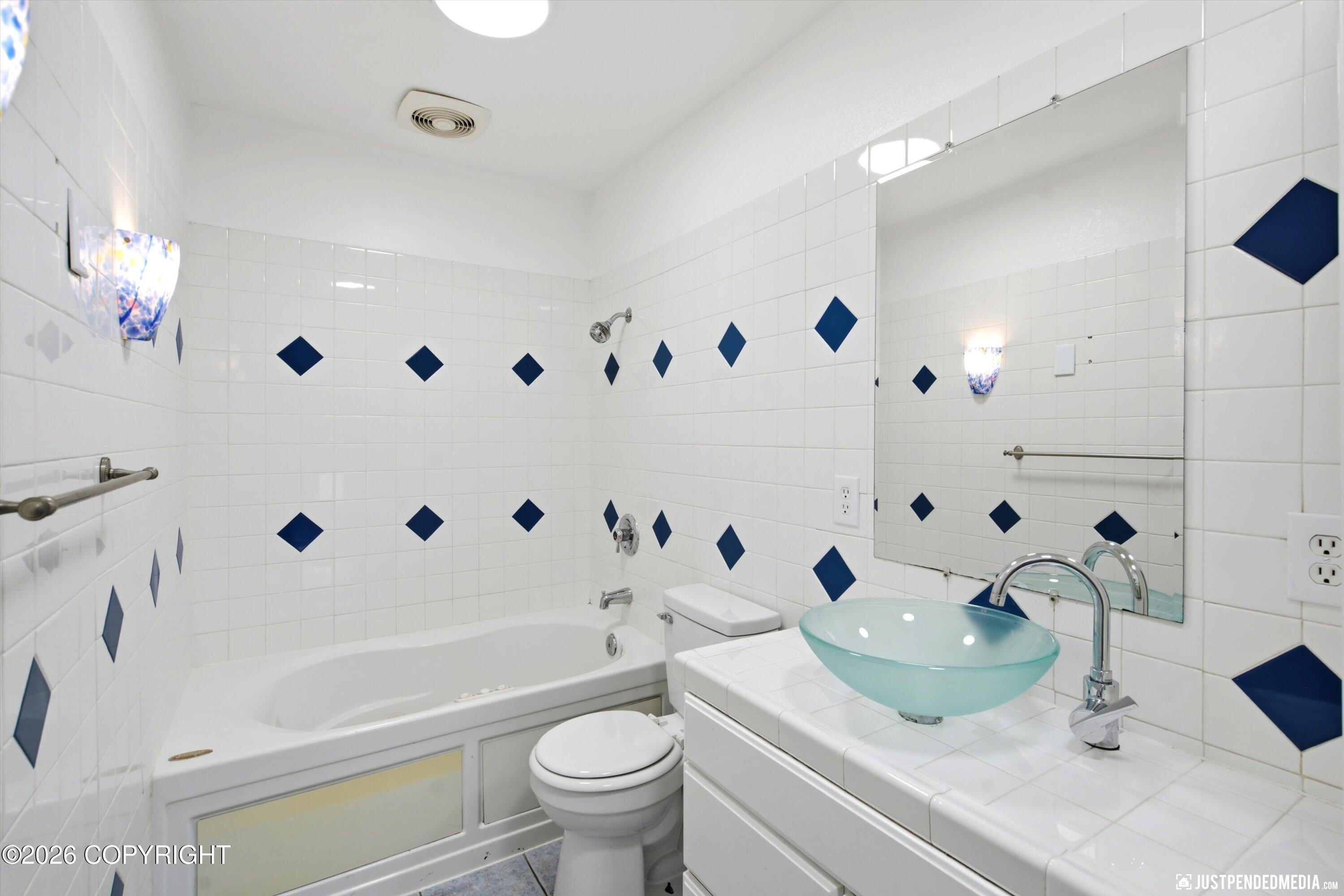 1130 W 71st Court Property Photo 27