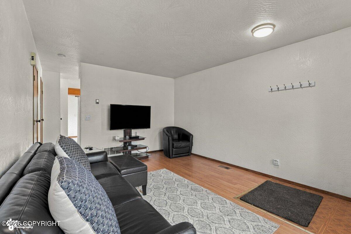 3348 Leonard Circle Property Photo 4