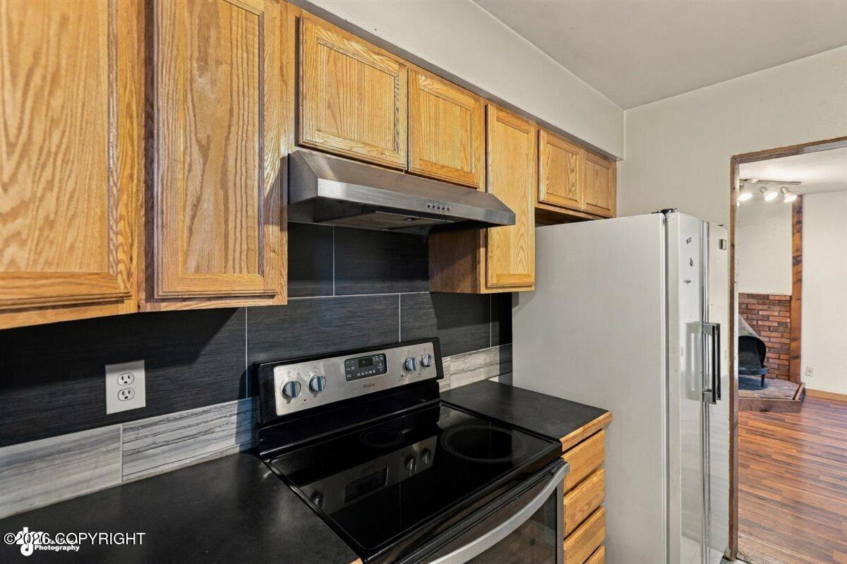 733 Price Street Property Photo 8
