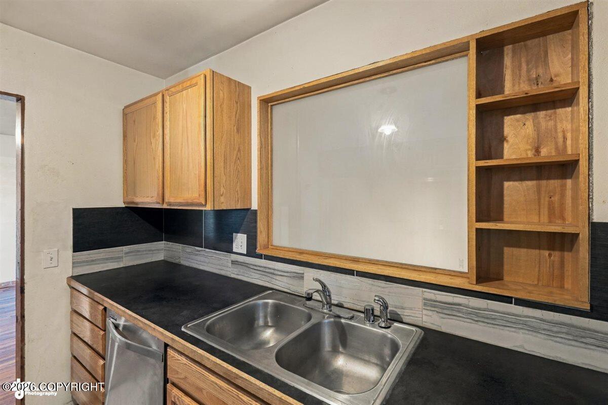 733 Price Street Property Photo 9