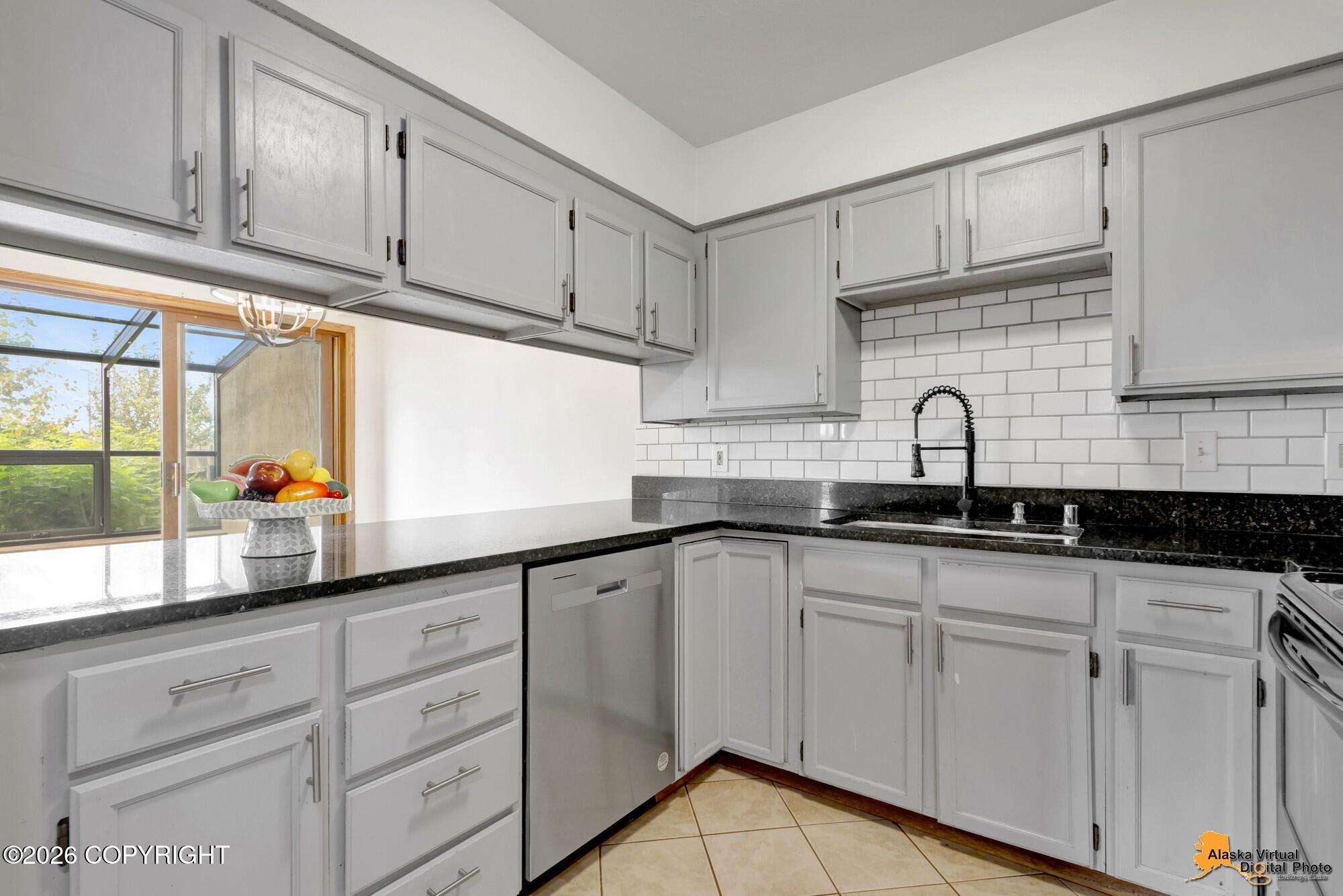 1009 Fred Circle Property Photo 7