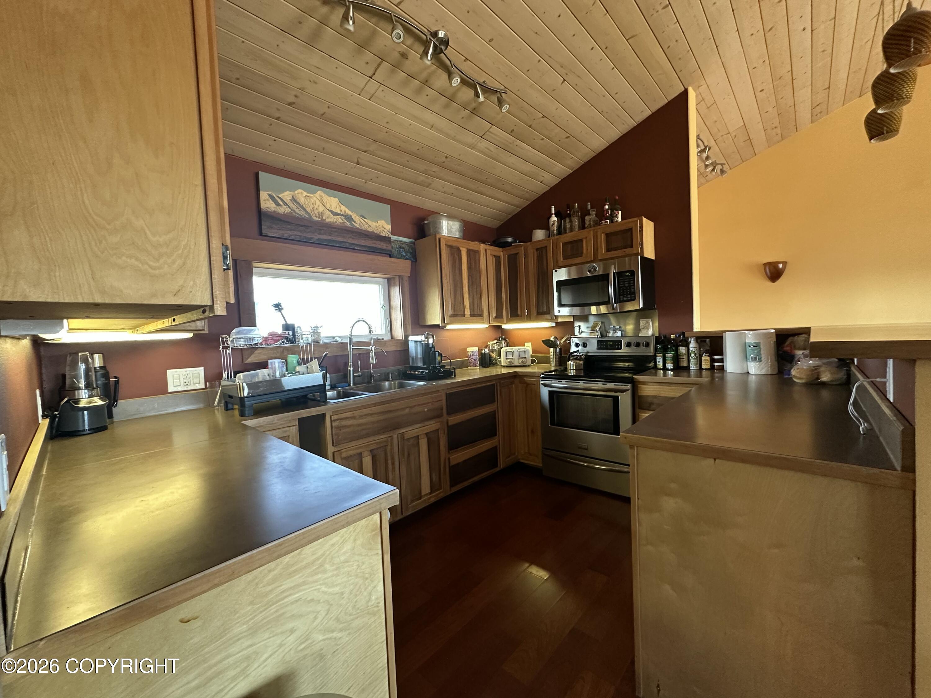 466 8th Avenue Property Photo 5
