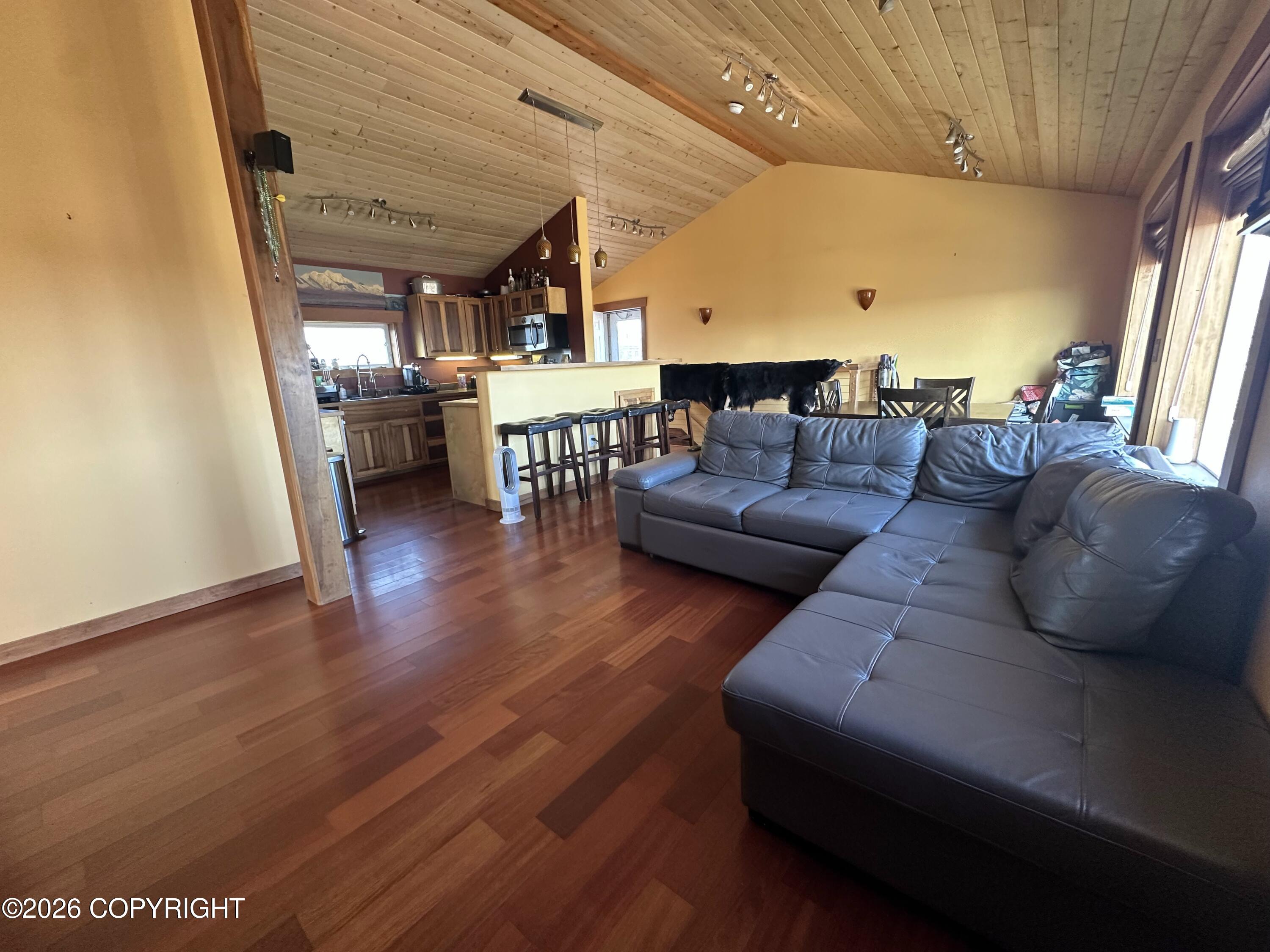 466 8th Avenue Property Photo 6