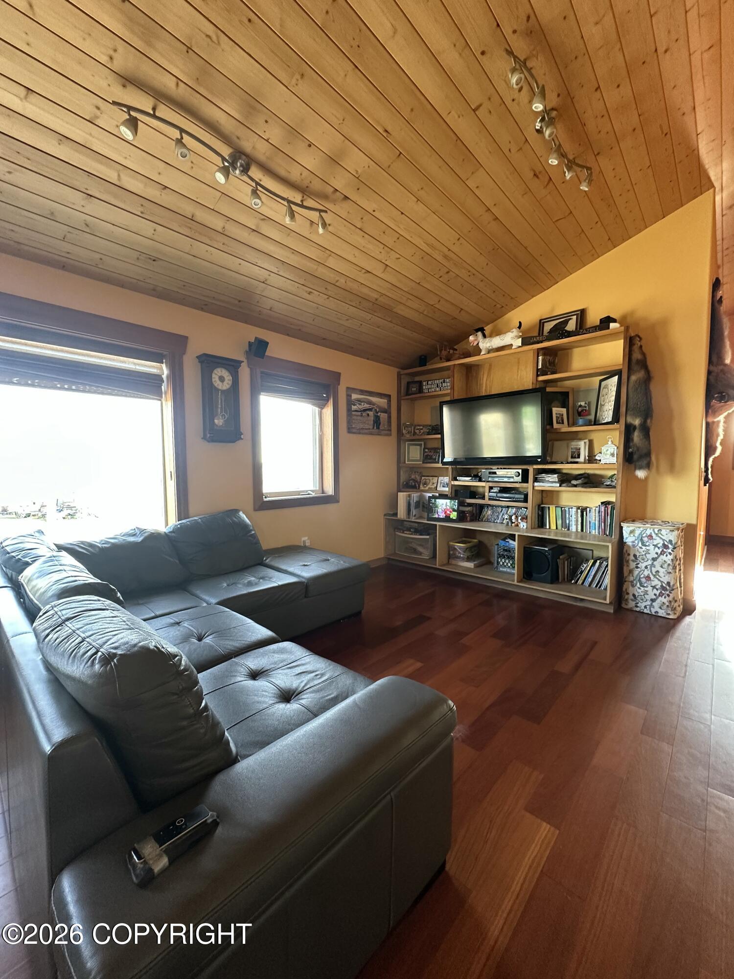 466 8th Avenue Property Photo 9