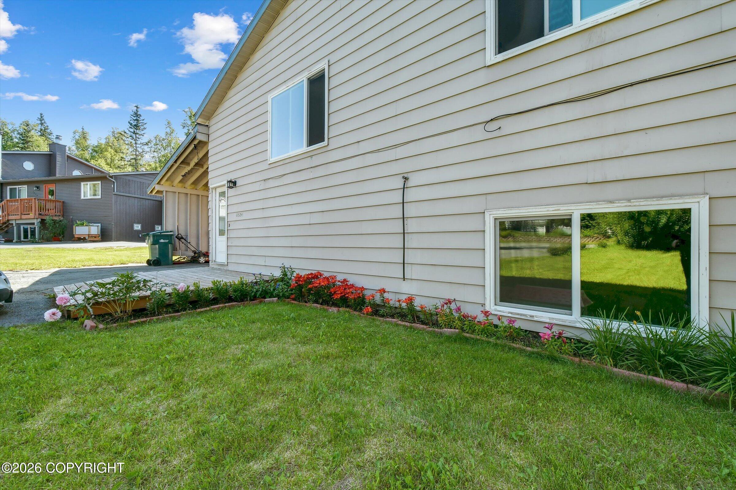 8520 Craiger Court Property Photo 4