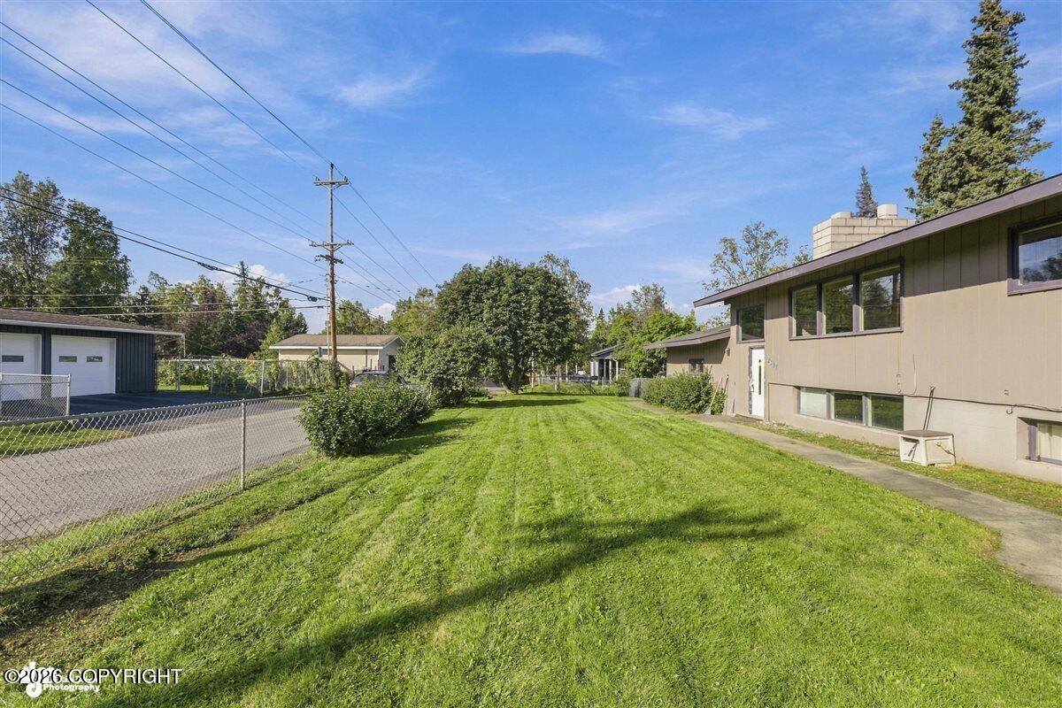 2307 W 32nd Avenue Property Photo 2