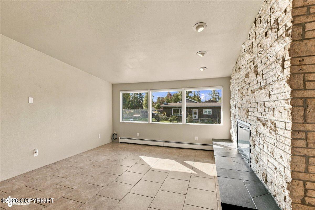 2307 W 32nd Avenue Property Photo 6