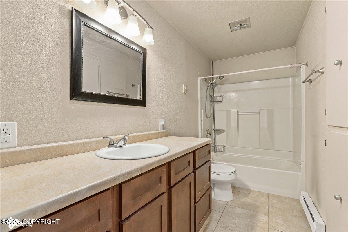 2307 W 32nd Avenue Property Photo 22