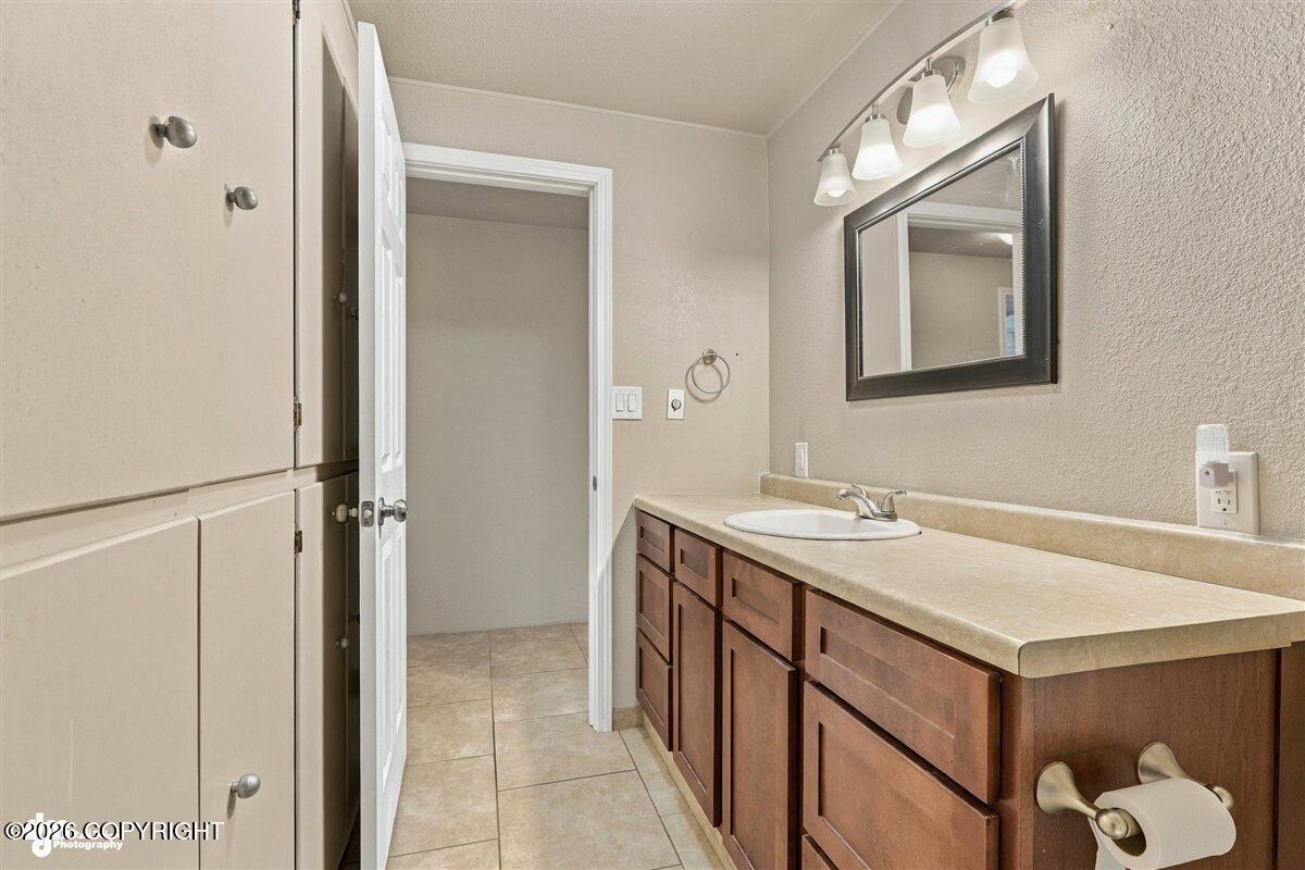 2307 W 32nd Avenue Property Photo 23