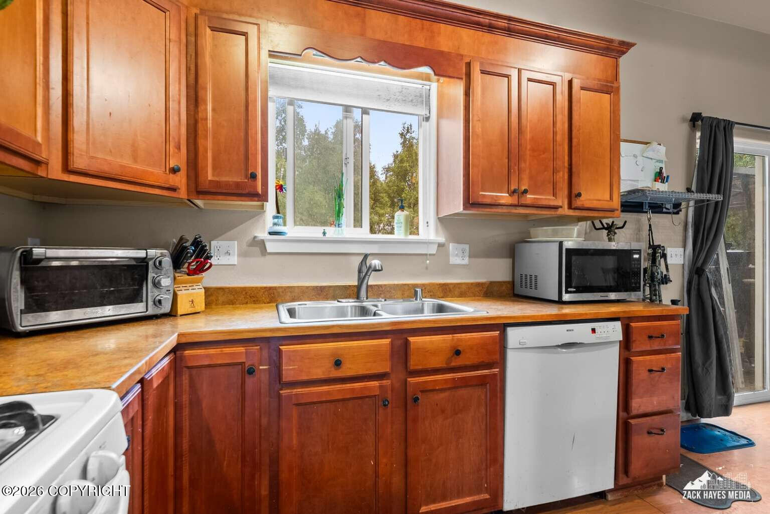 1204 S Vermillon Drive Property Photo 8