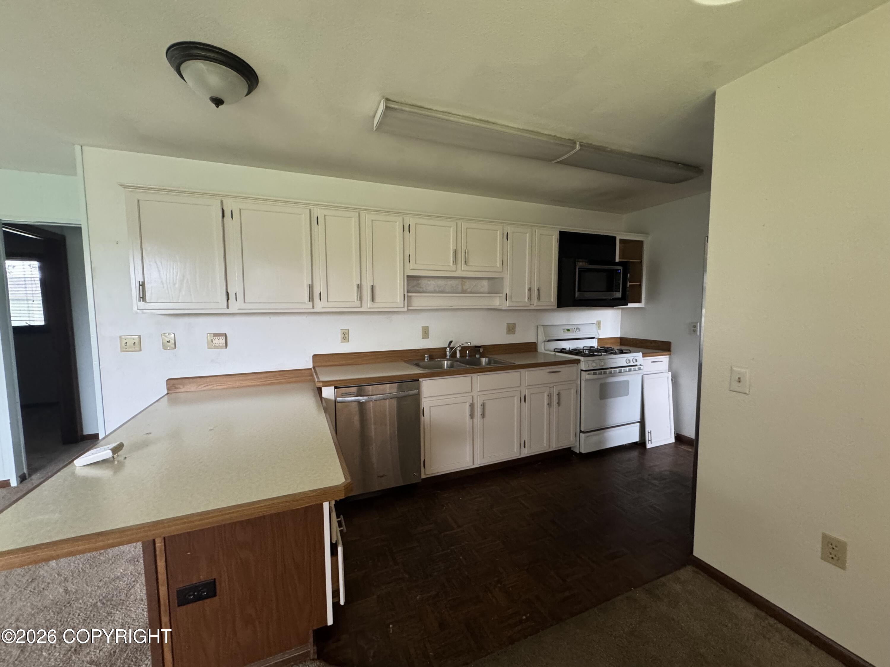 160 W Marydale Avenue Property Photo 5