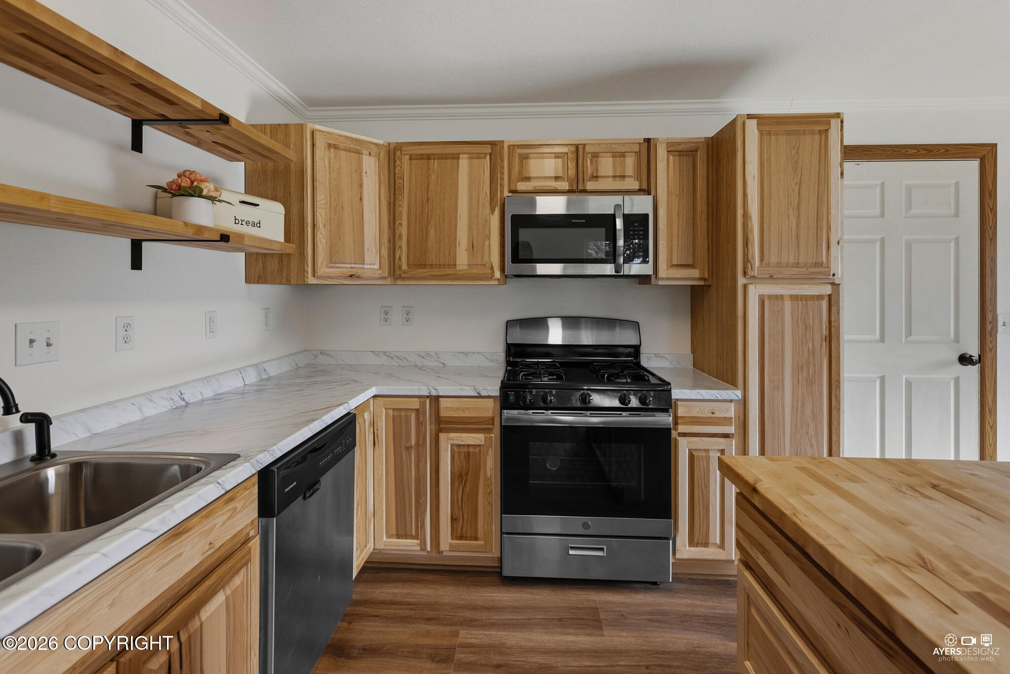 48210 Birdsong Court Property Photo 6