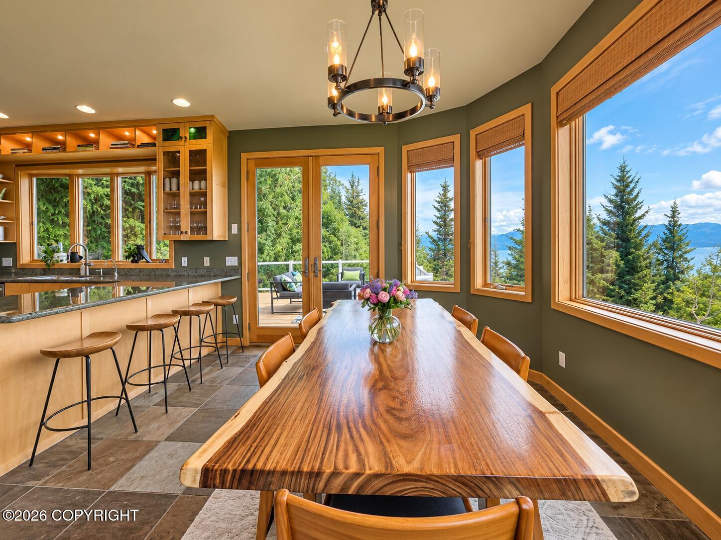 1551 Skyline Drive Property Photo 7