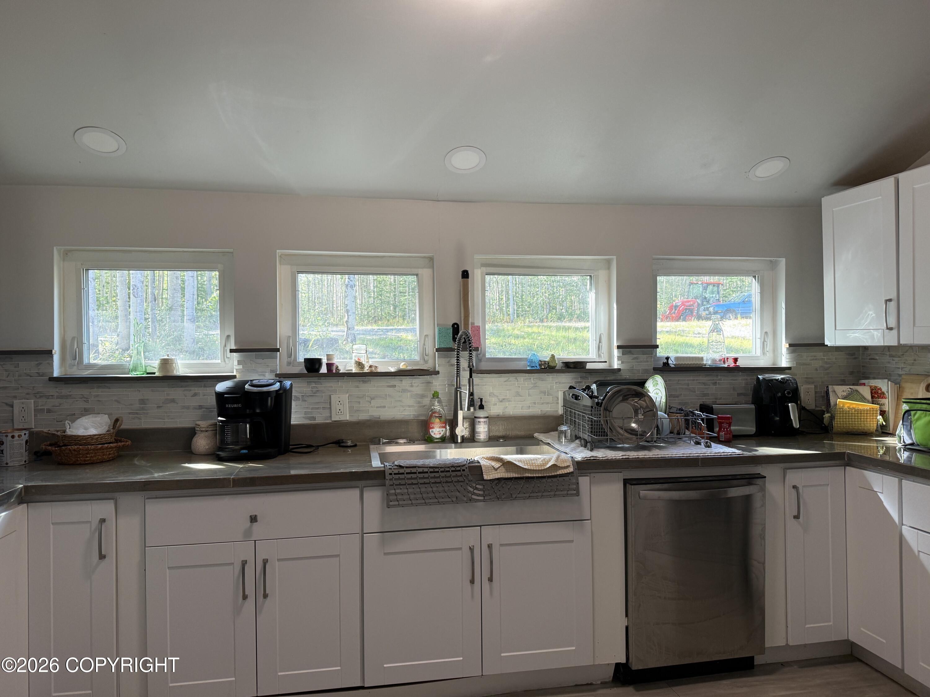 3910 Bluebell Way Property Photo 6